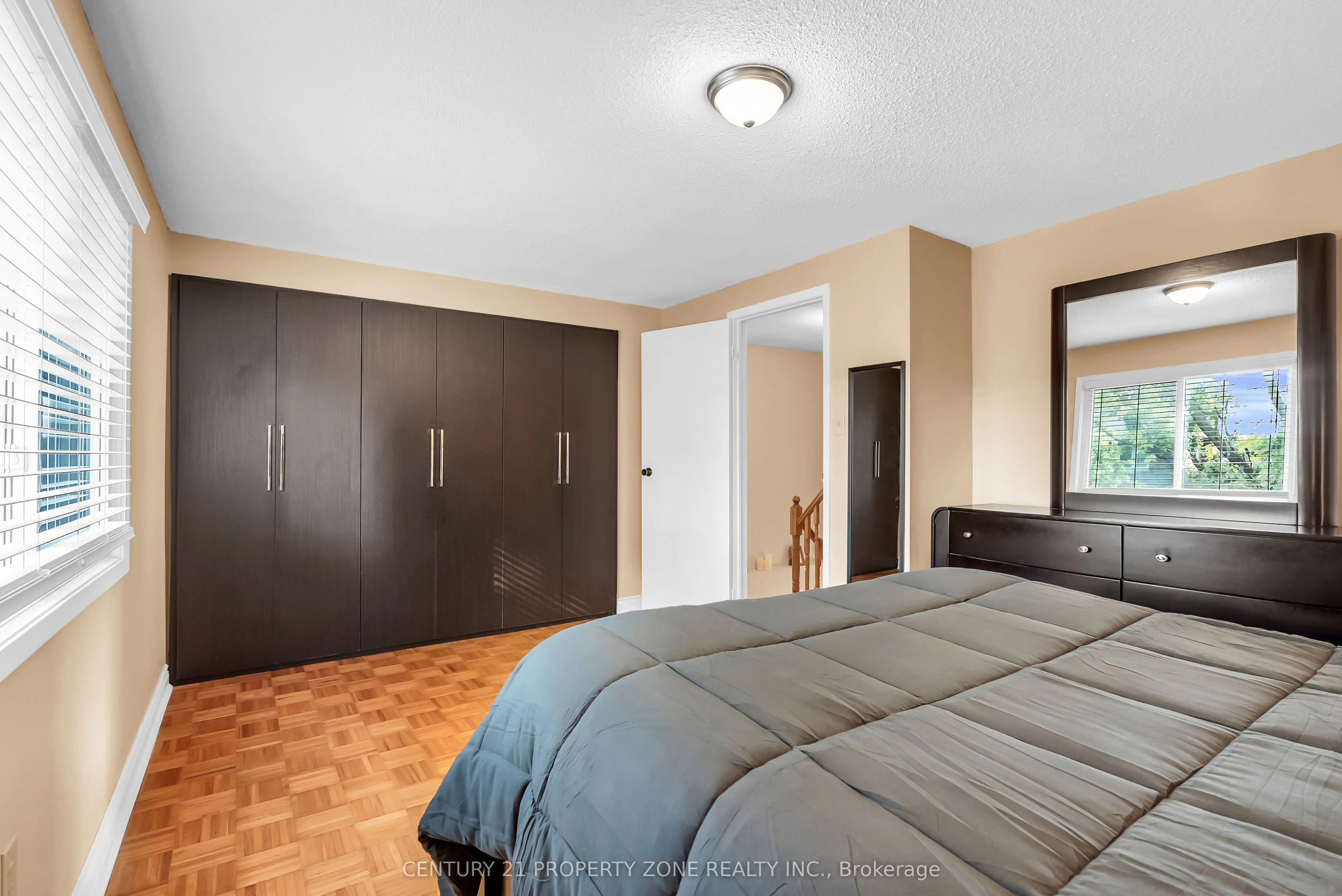 4265 Lingfield Crescent