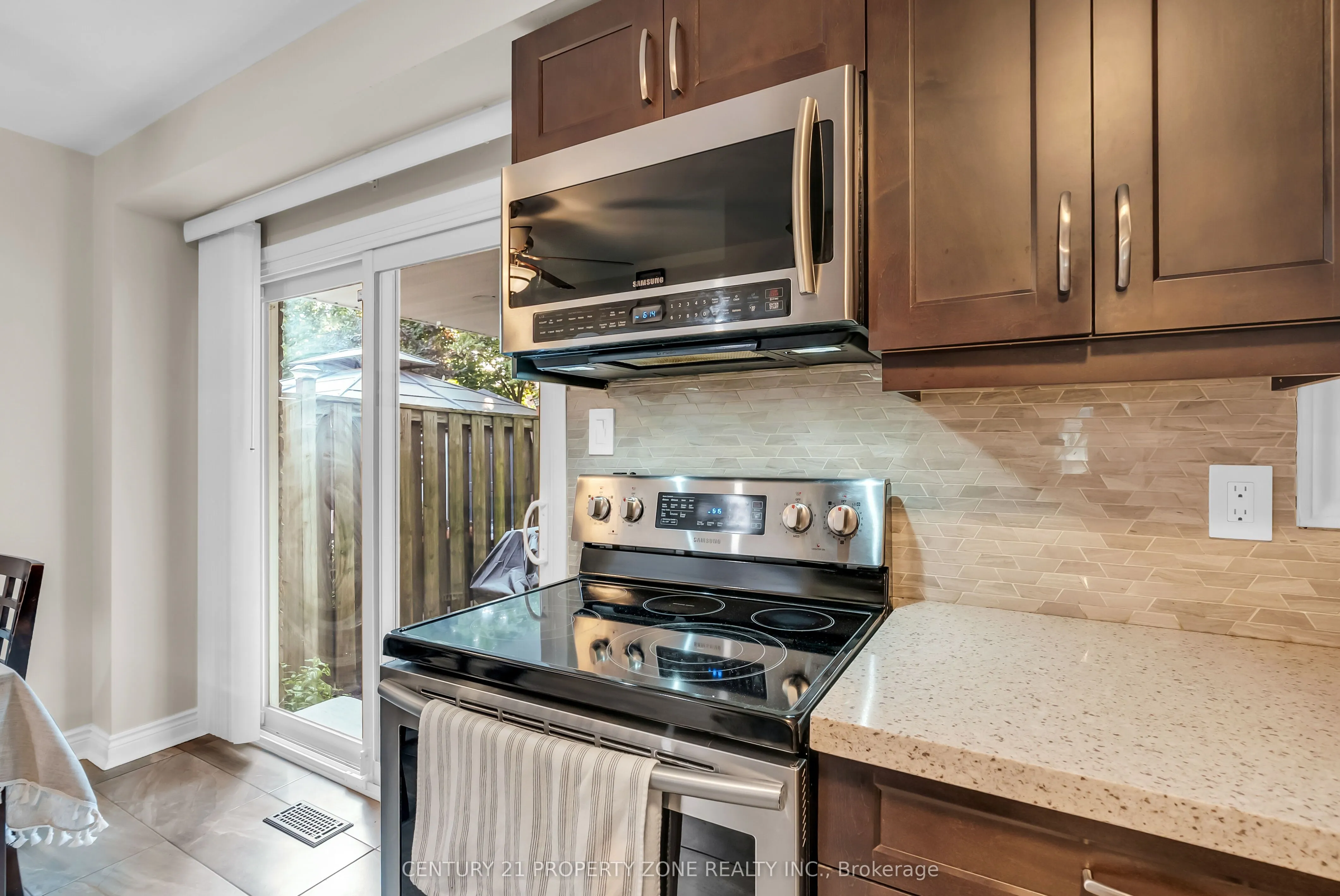 4265 Lingfield Crescent