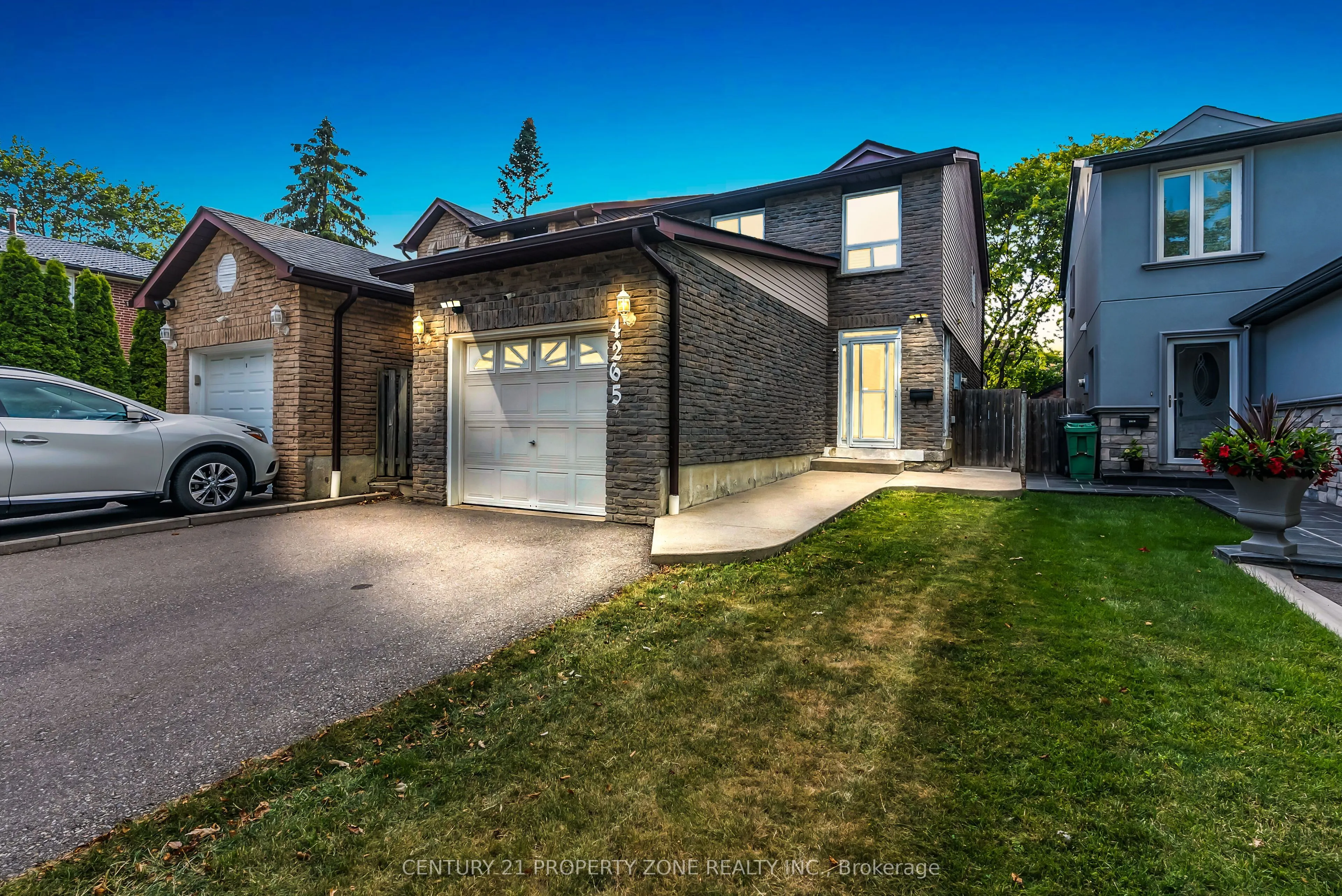 4265 Lingfield Crescent