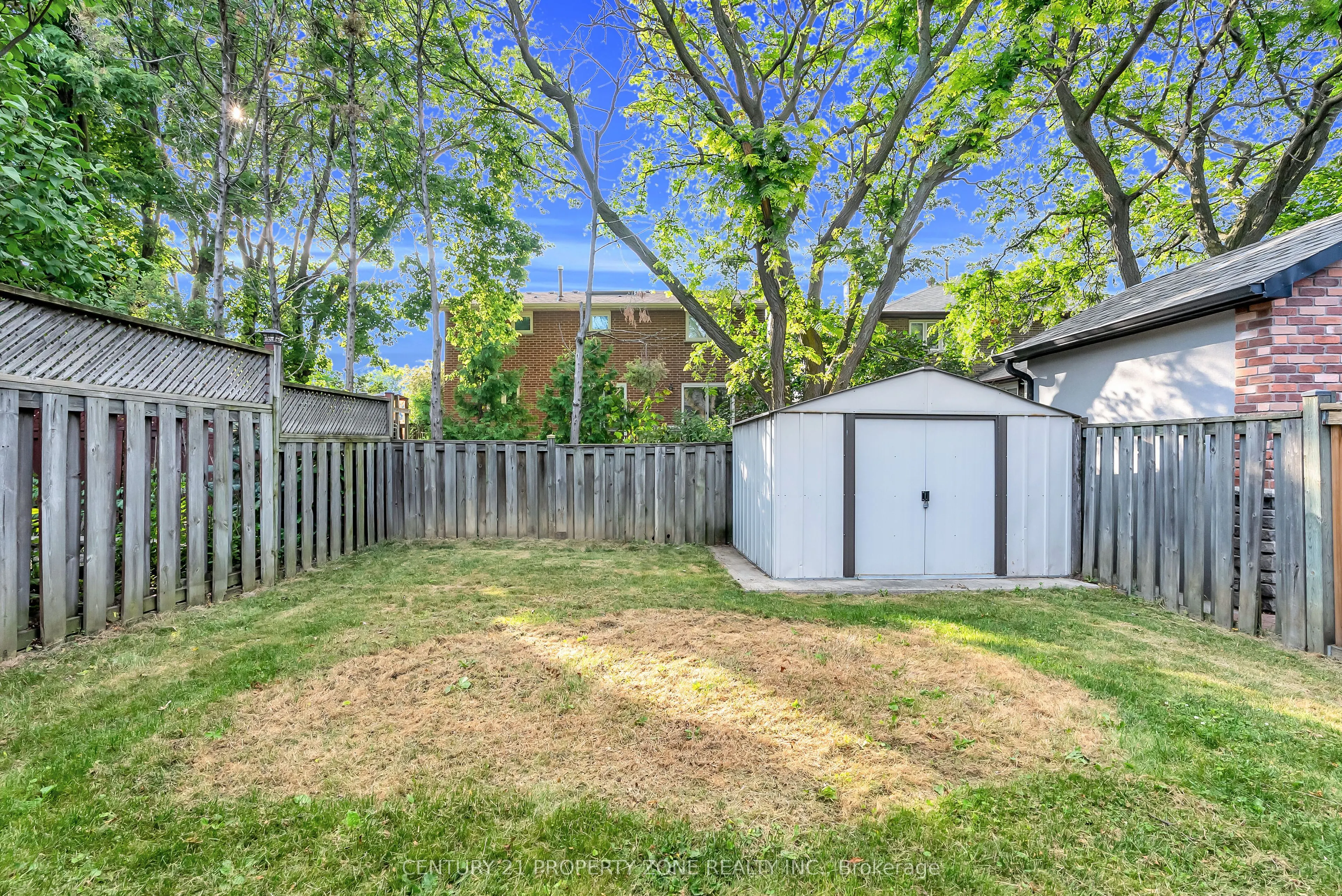 4265 Lingfield Crescent