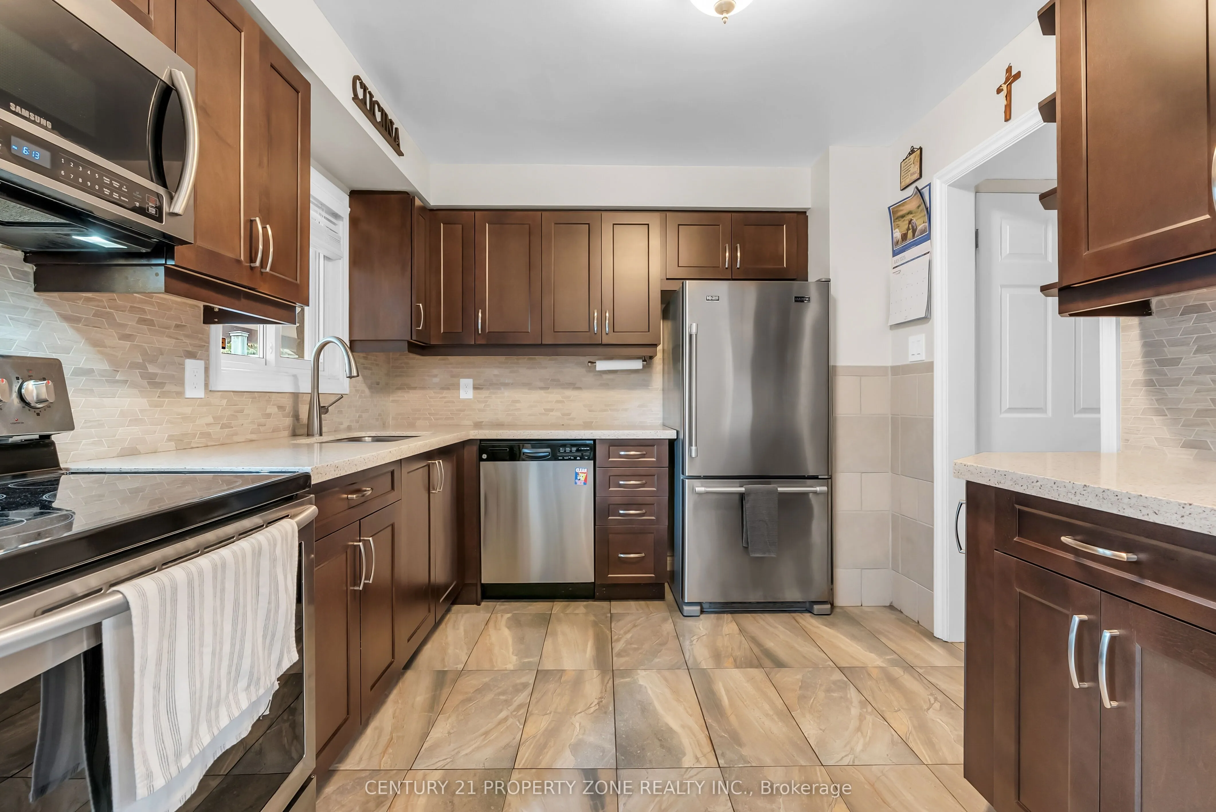 4265 Lingfield Crescent