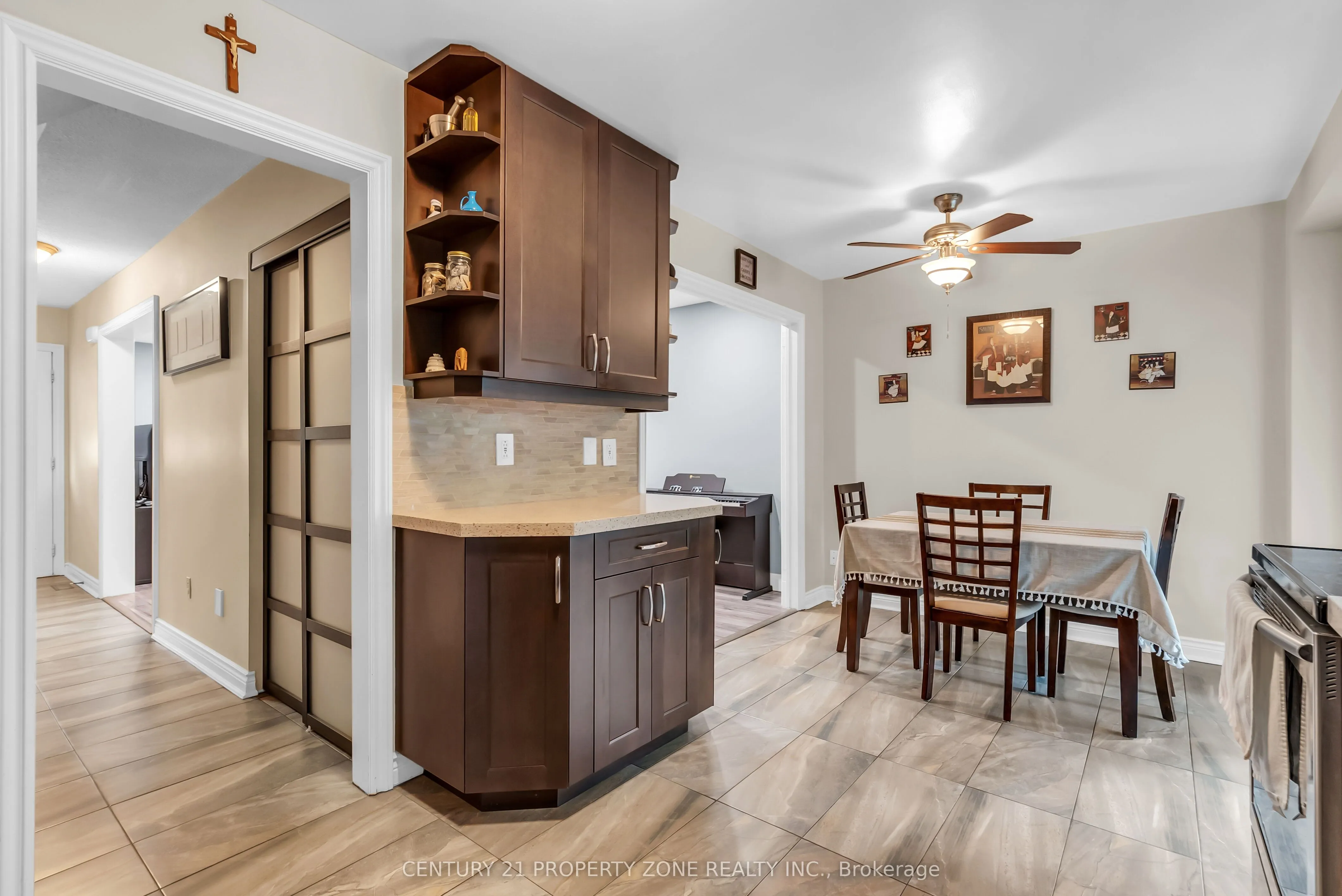 4265 Lingfield Crescent