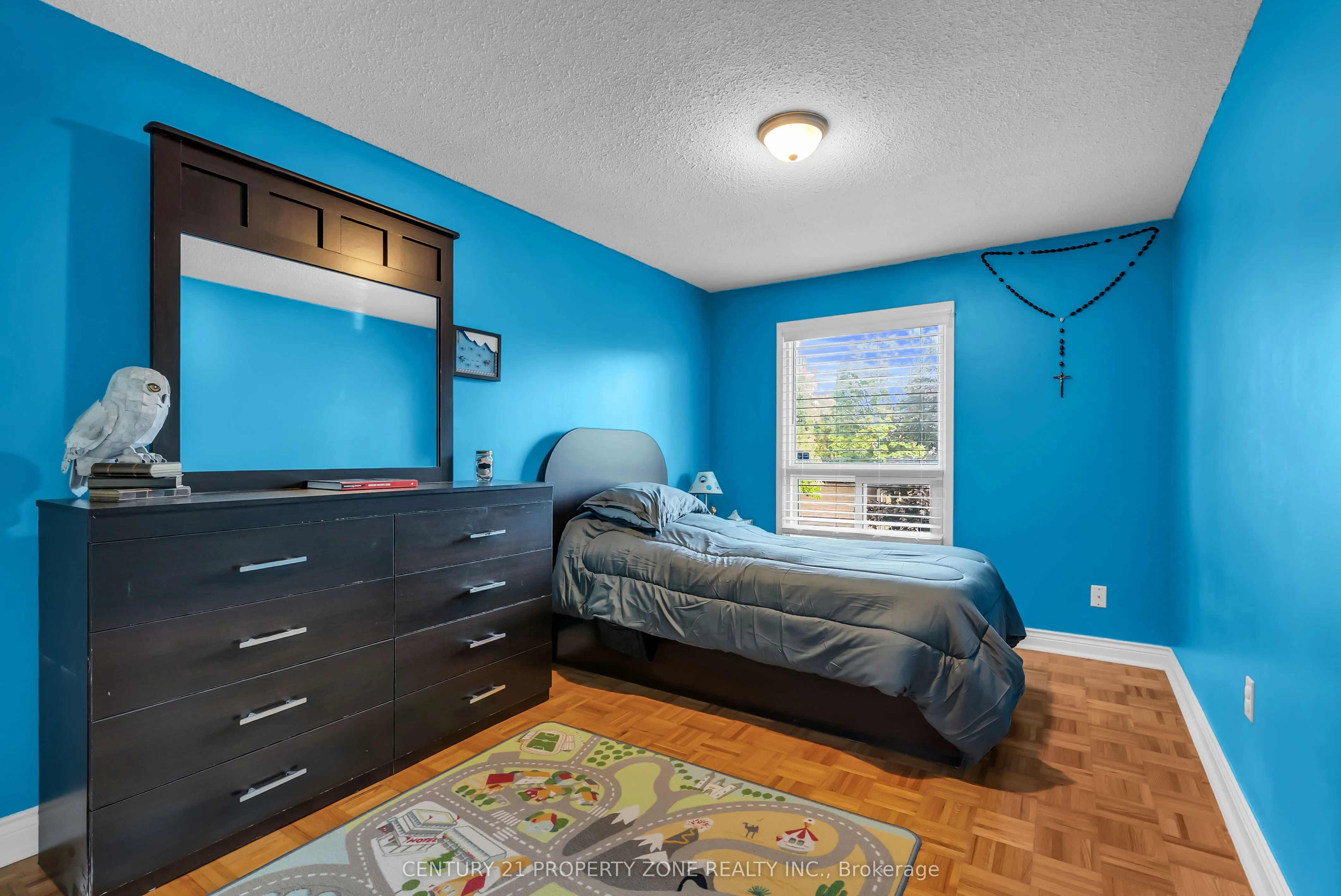 4265 Lingfield Crescent