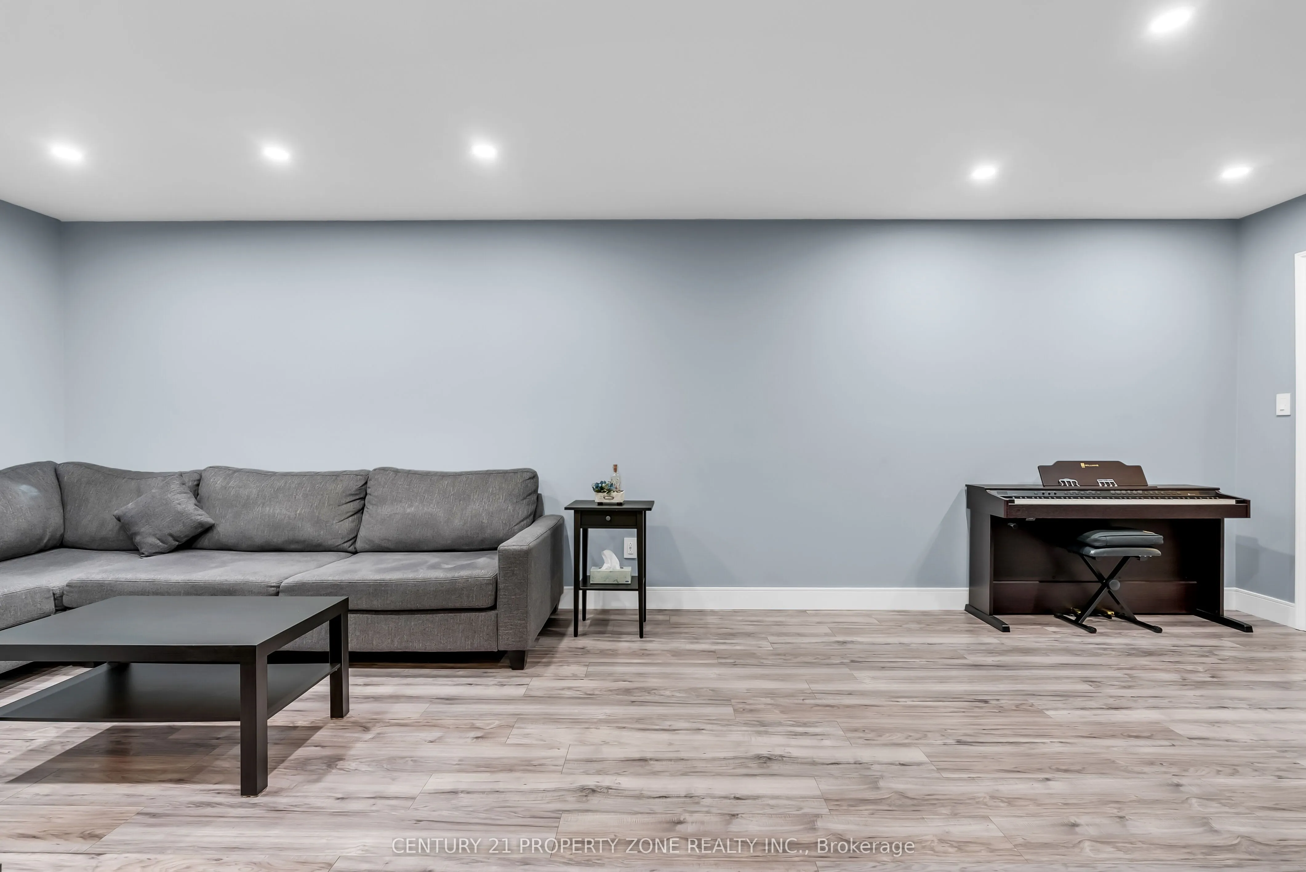 4265 Lingfield Crescent