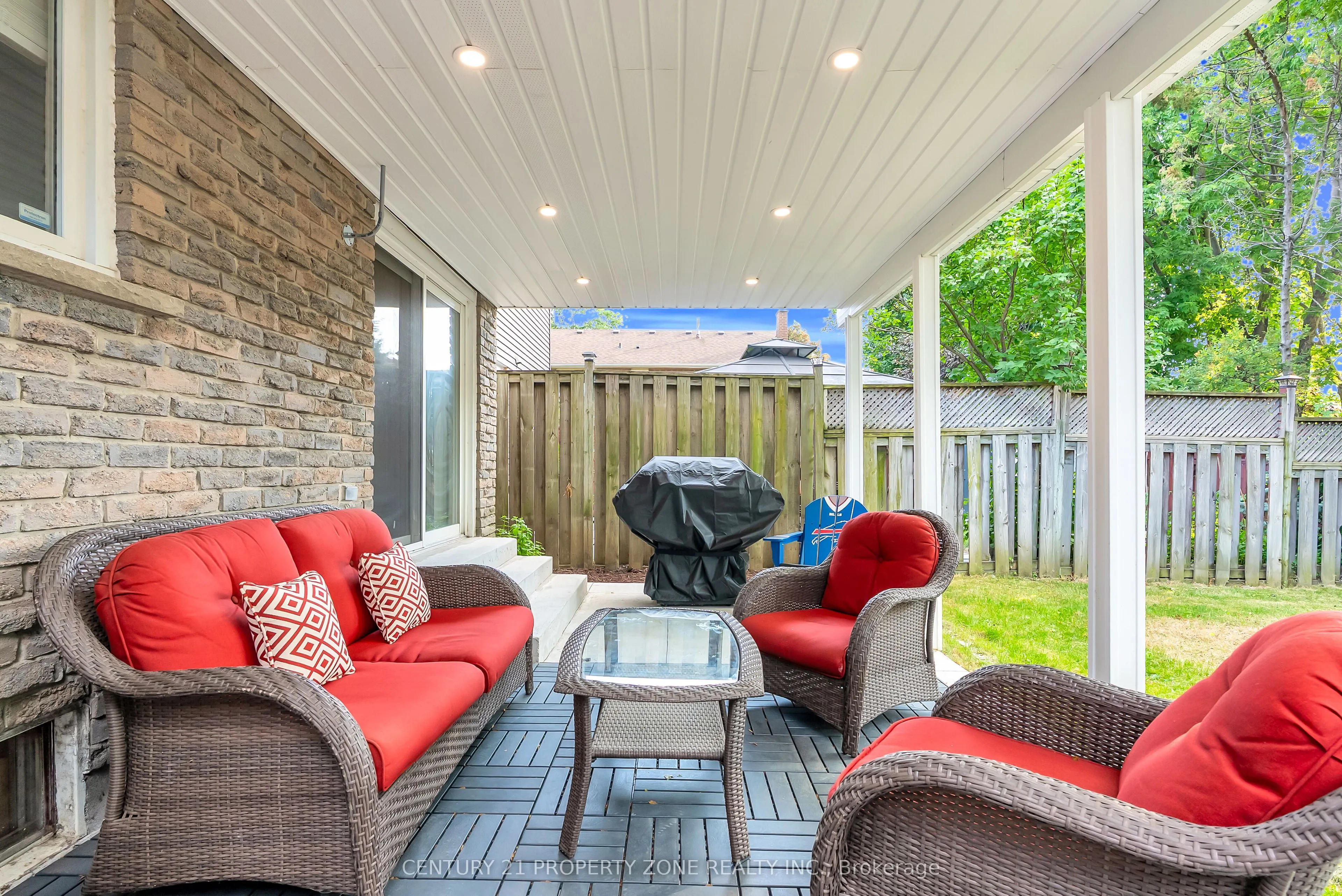 4265 Lingfield Crescent