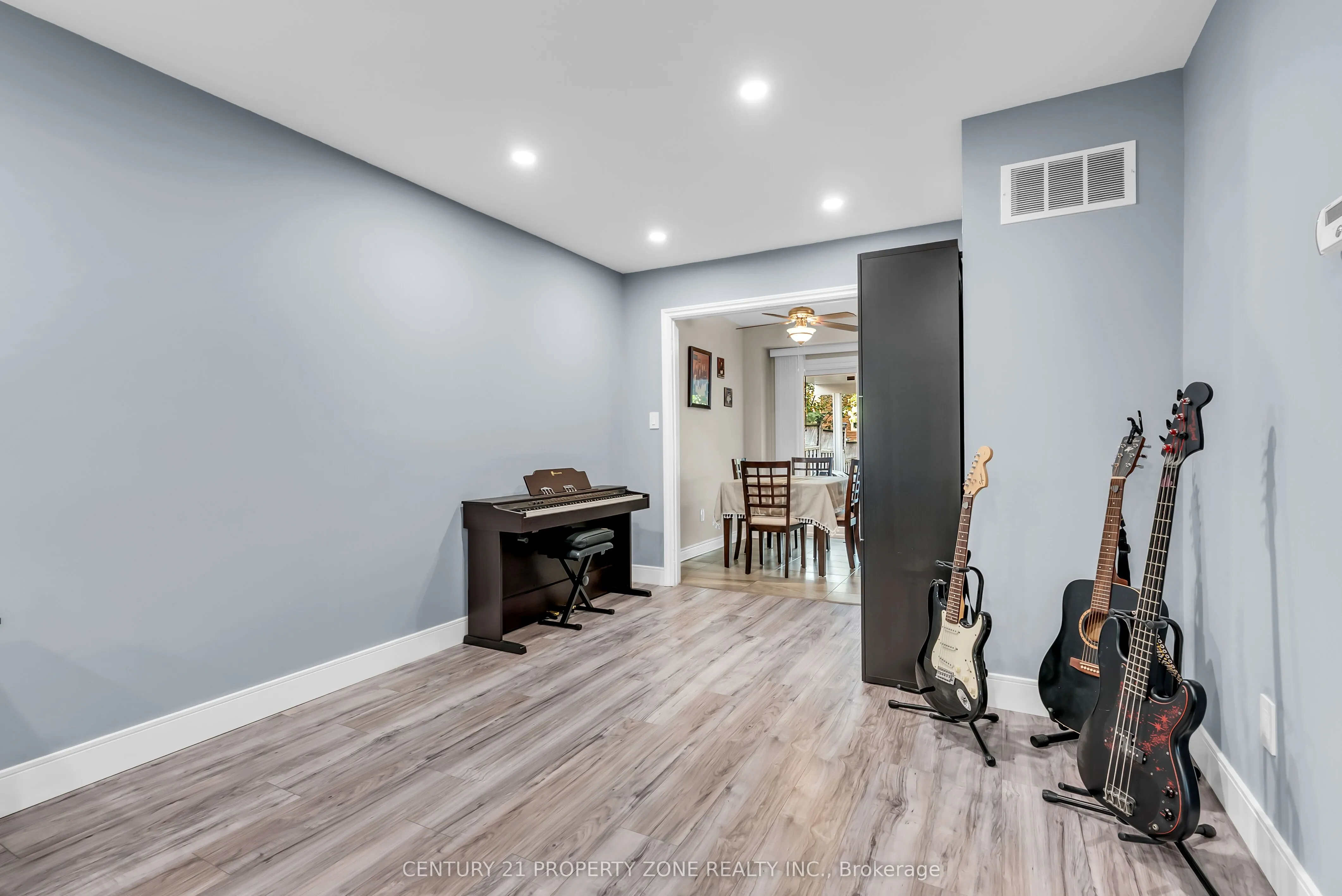 4265 Lingfield Crescent