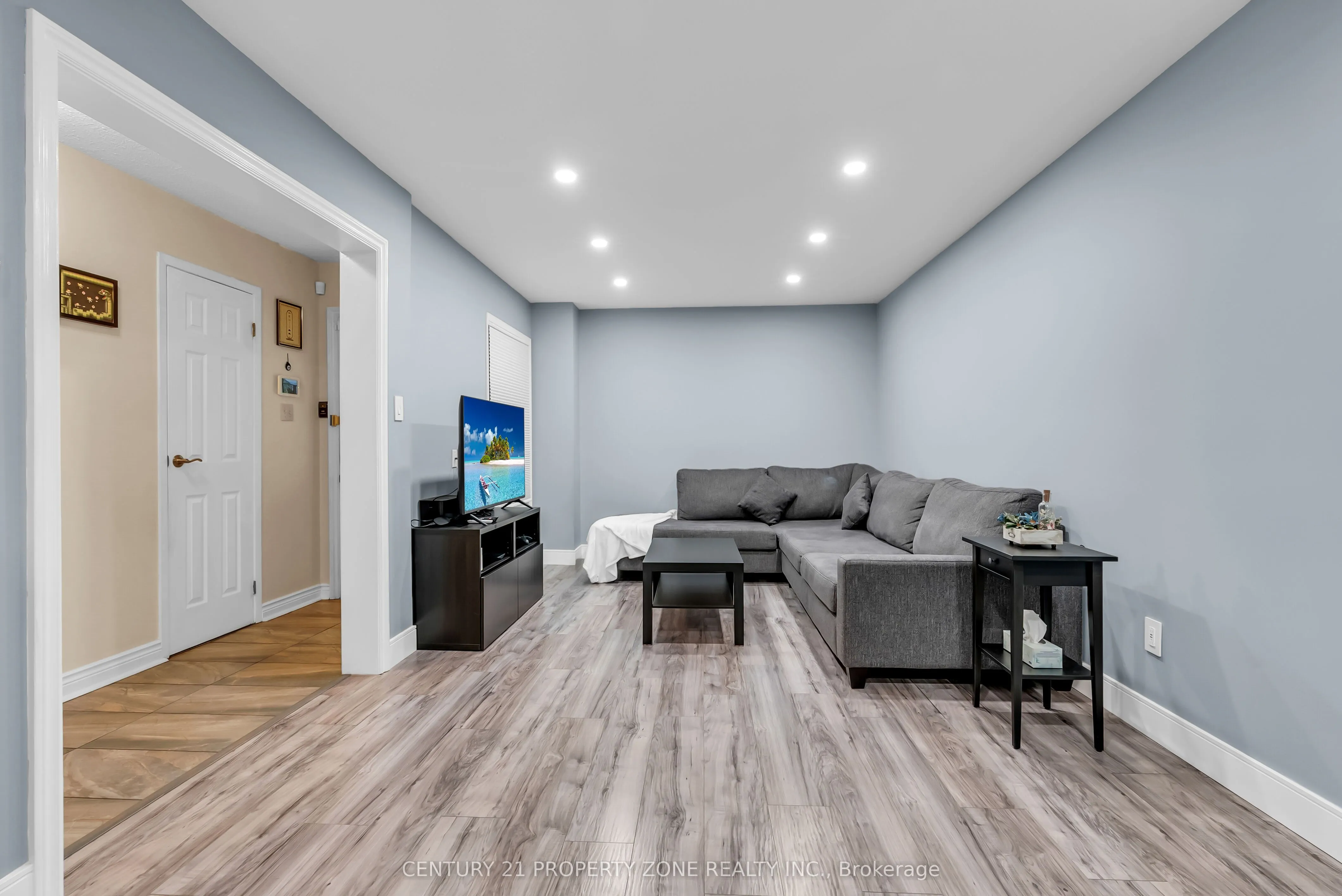 4265 Lingfield Crescent