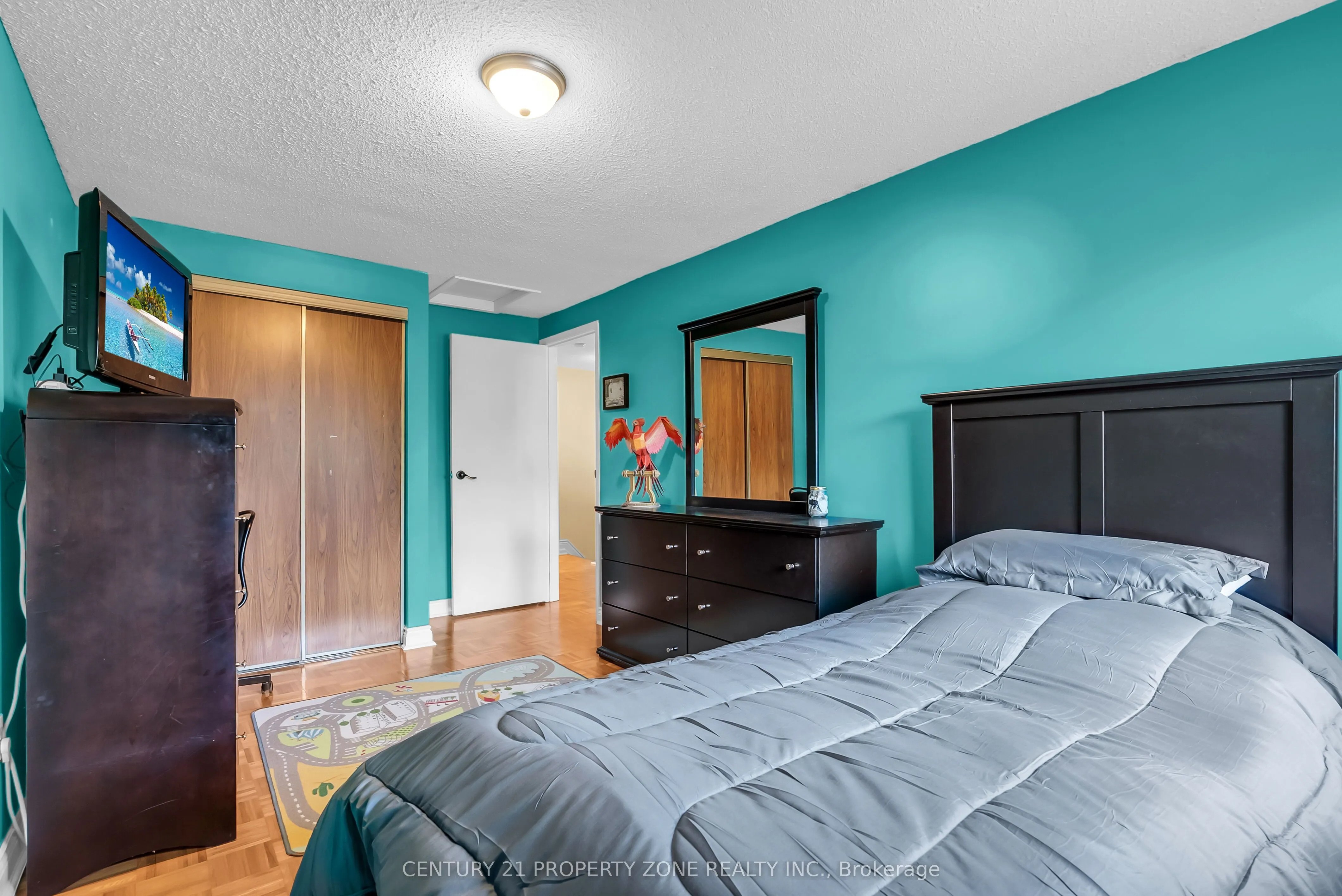 4265 Lingfield Crescent