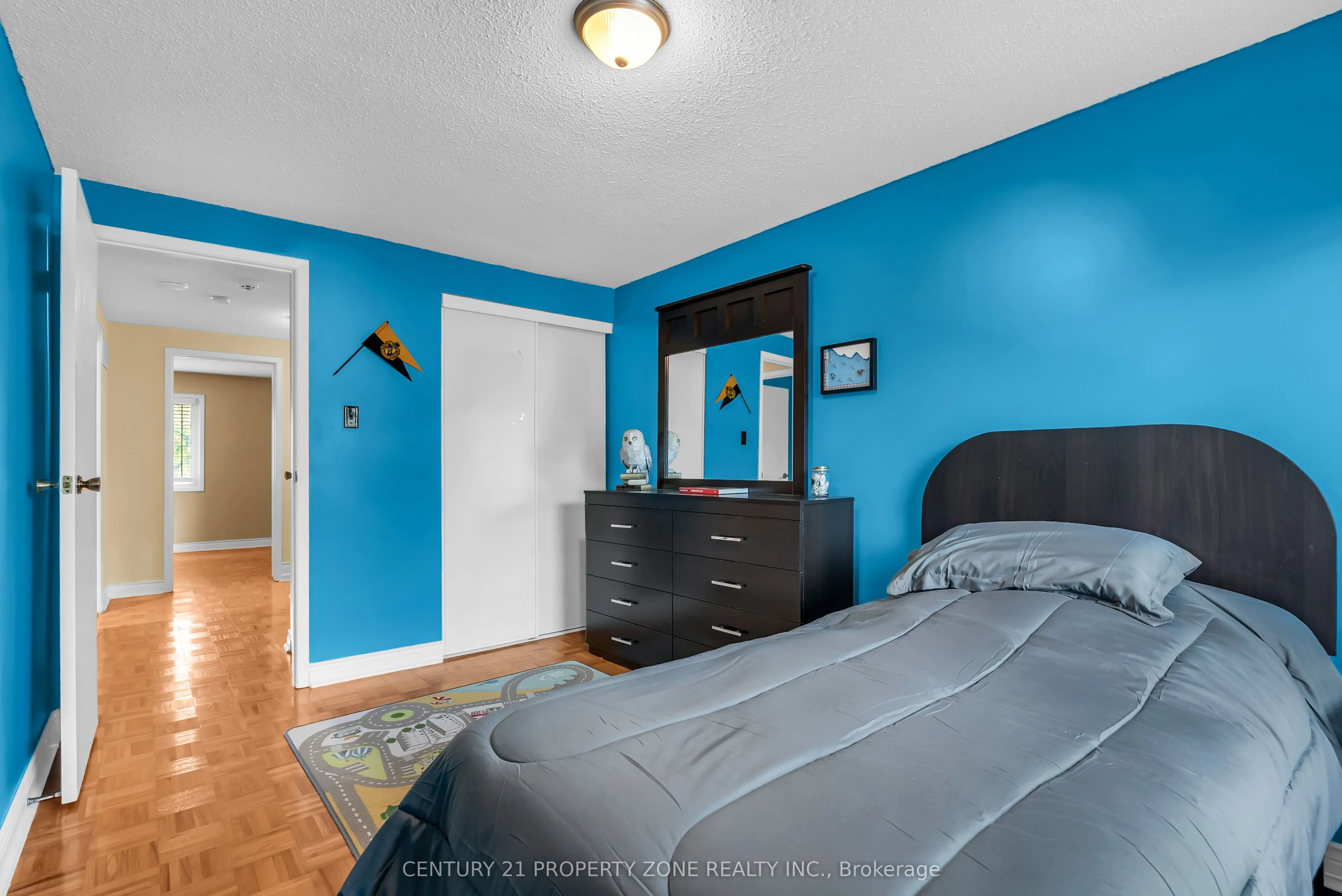 4265 Lingfield Crescent