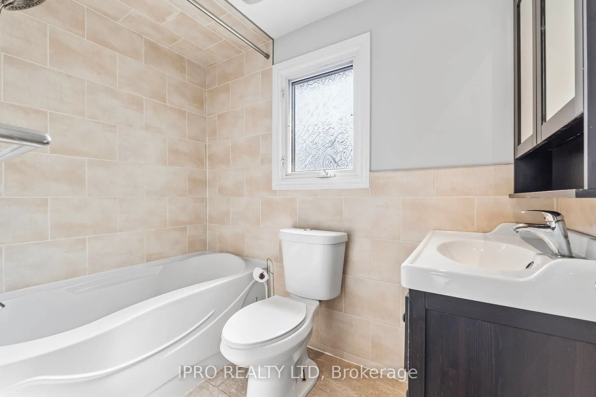 35 Barrington Crescent W