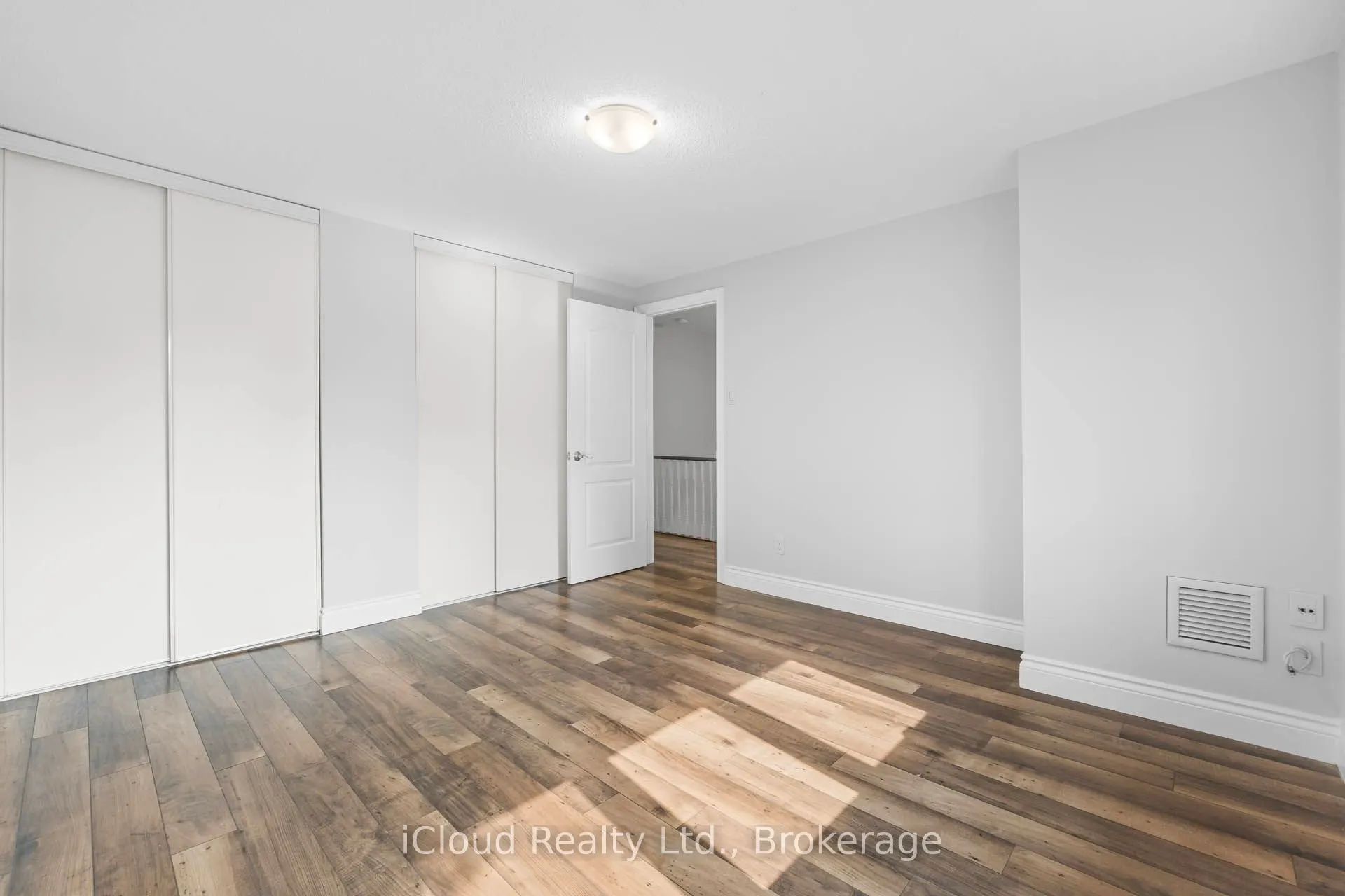 35 Barrington Crescent W