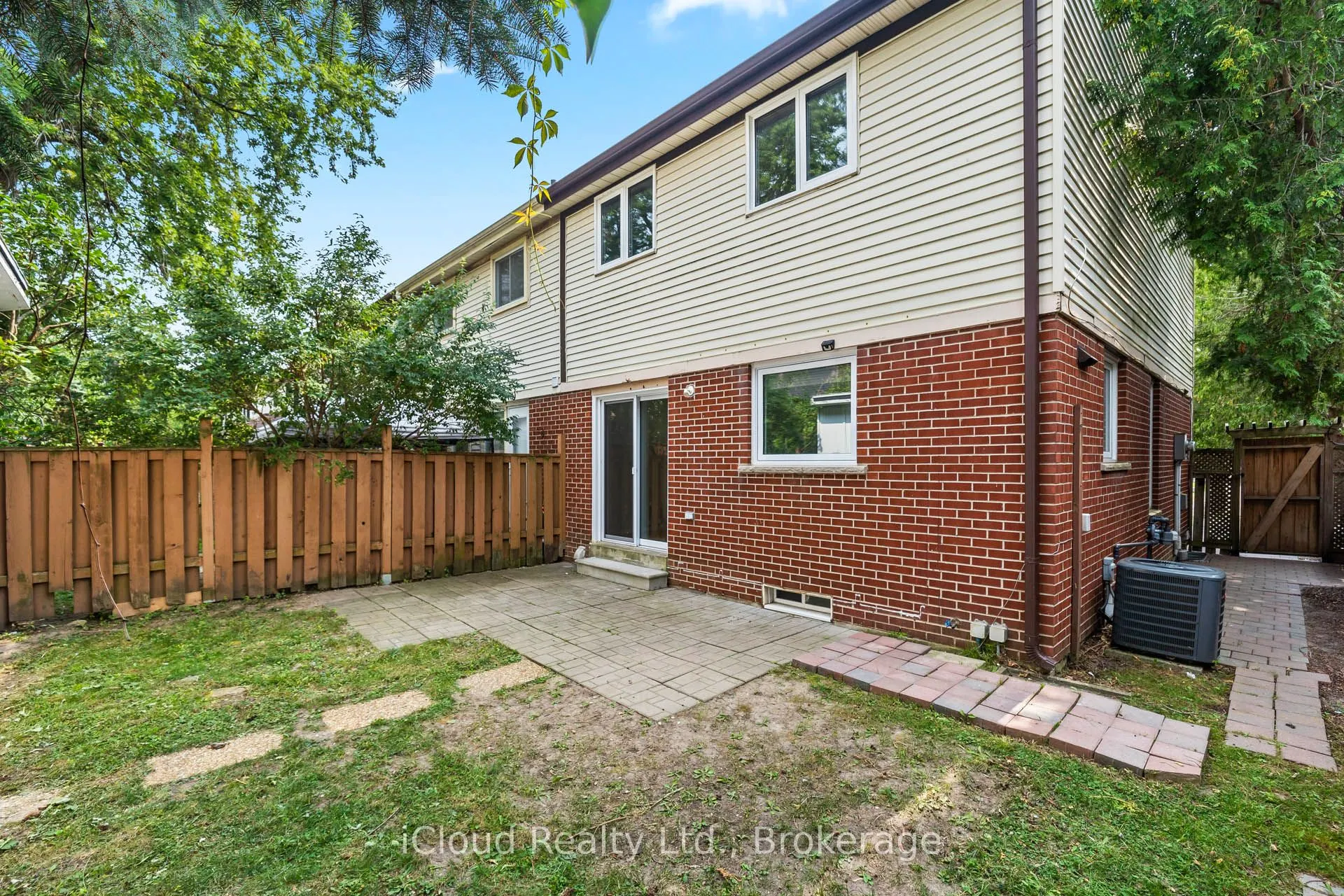 35 Barrington Crescent W