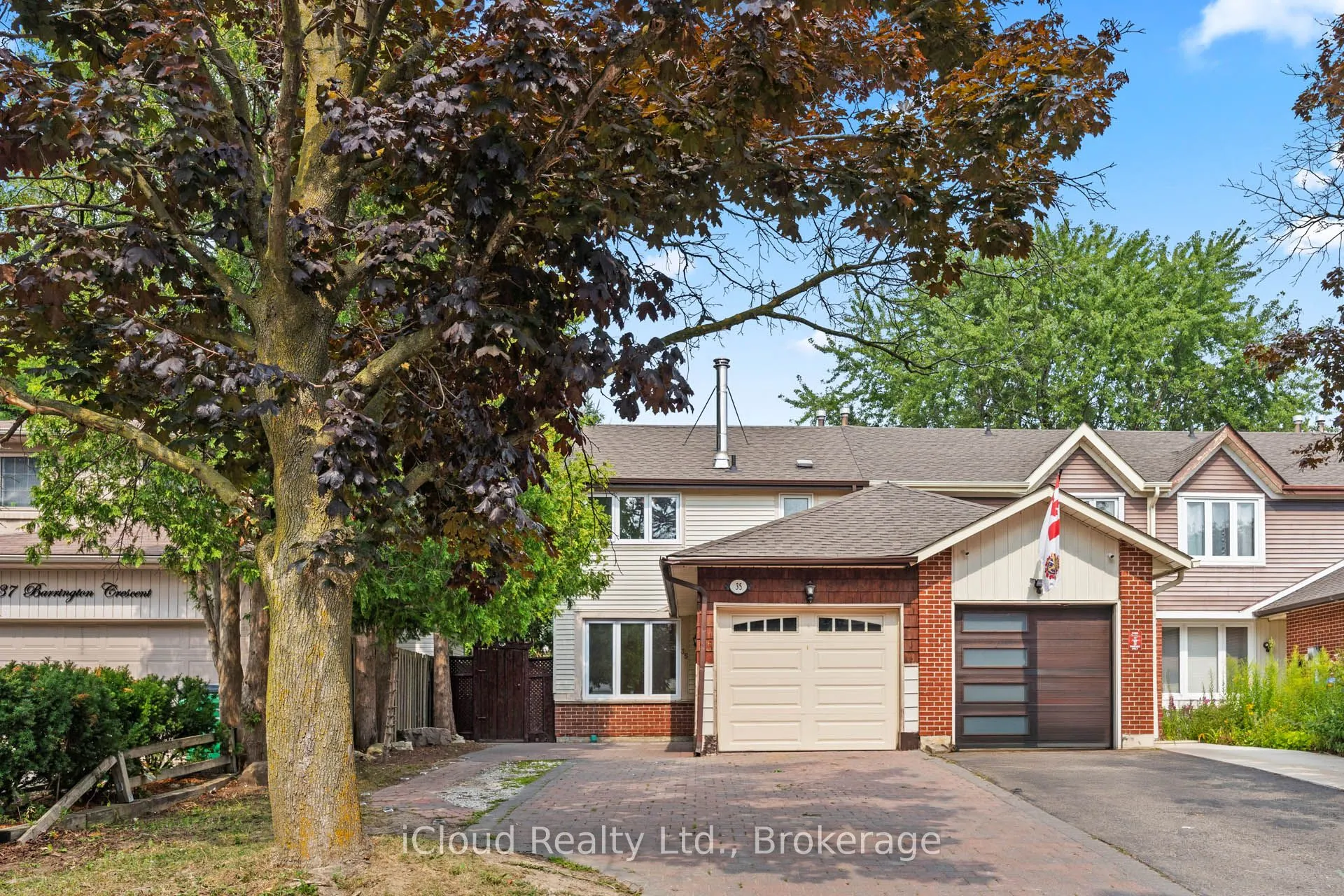 35 Barrington Crescent W