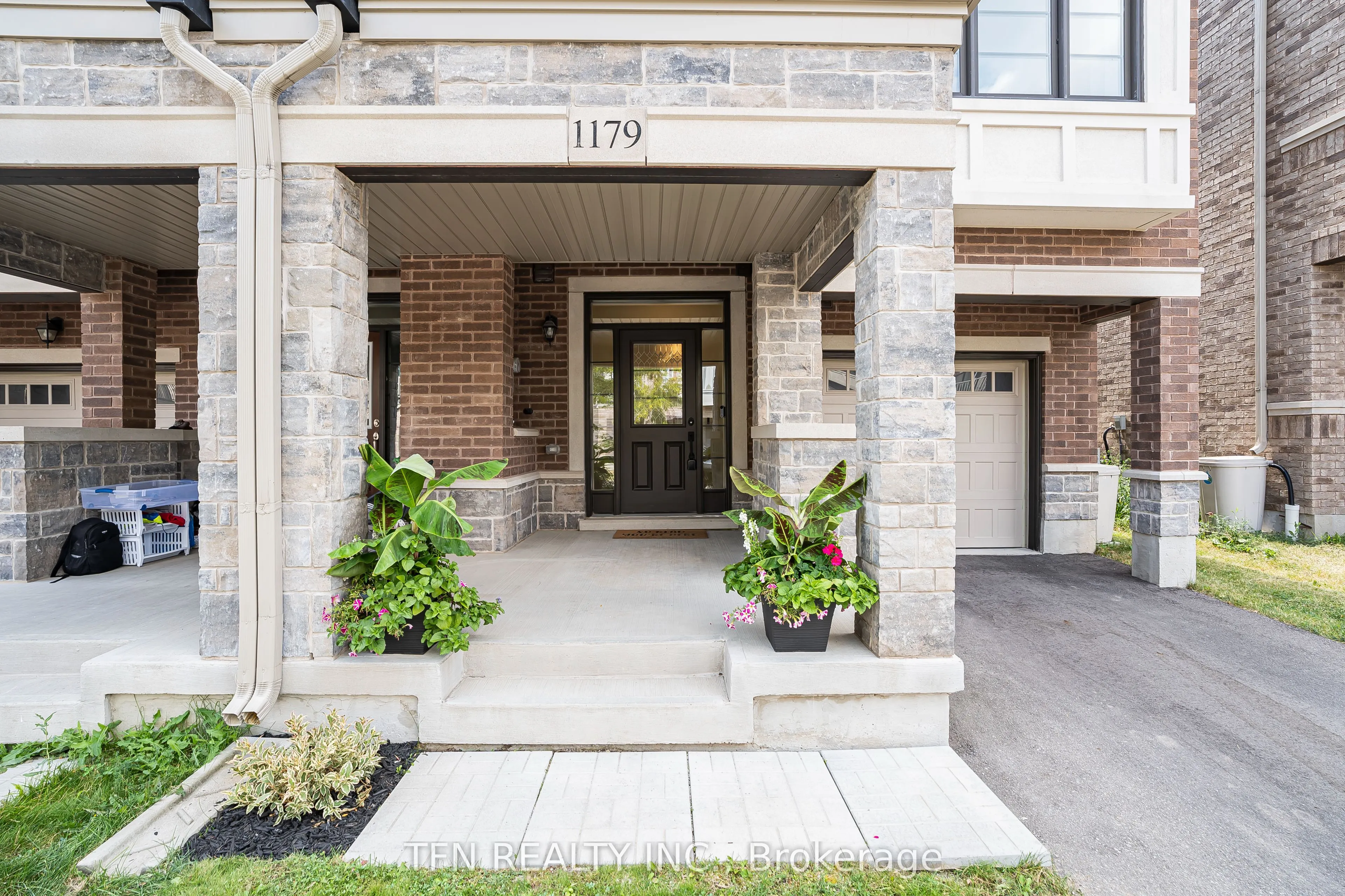1179 Lloyd Landing