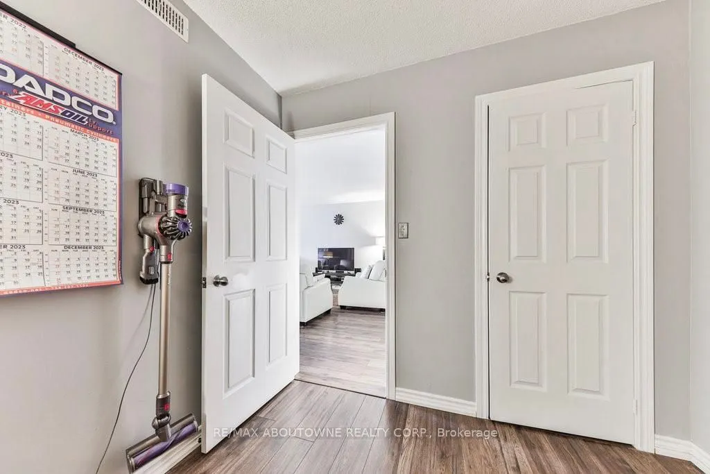 1421 Walkers Line, #207