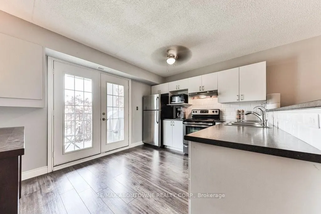 1421 Walkers Line, #207