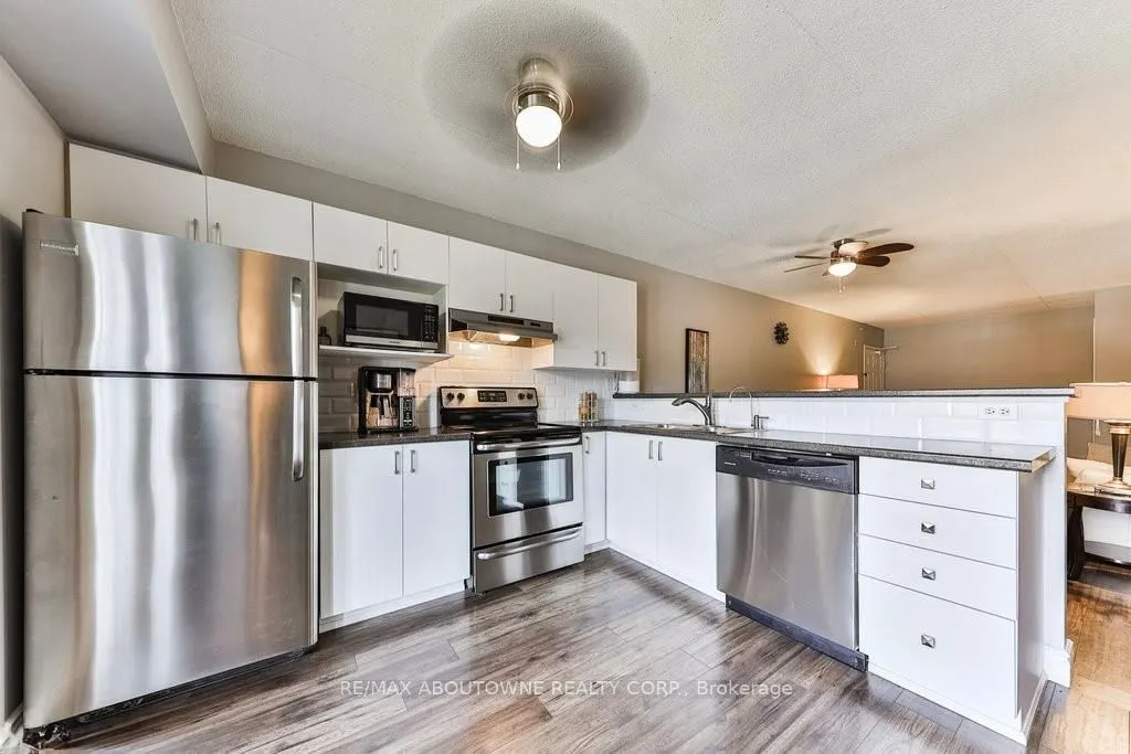 1421 Walkers Line, #207