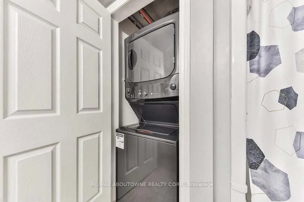 1421 Walkers Line, #207