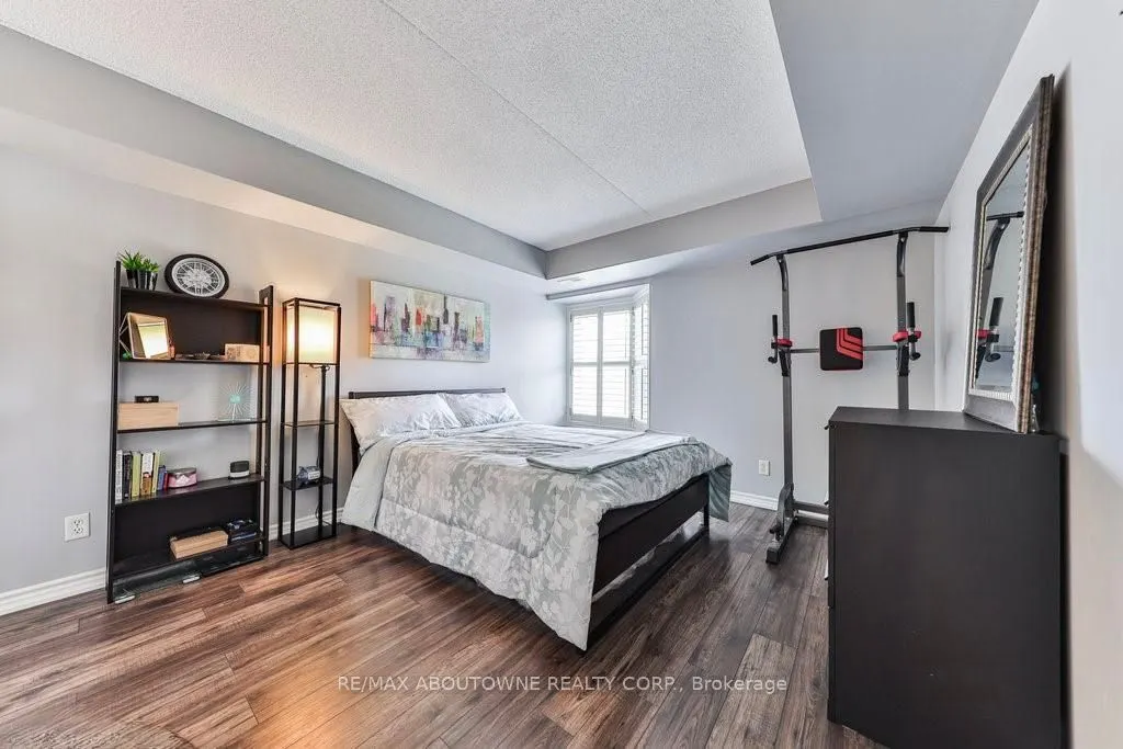 1421 Walkers Line, #207