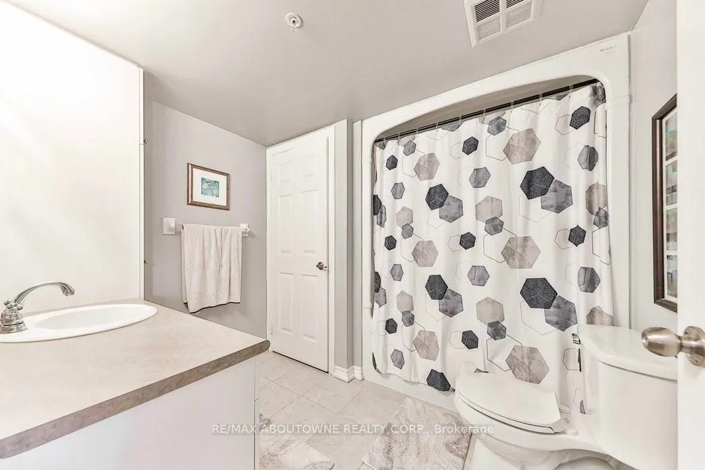 1421 Walkers Line, #207