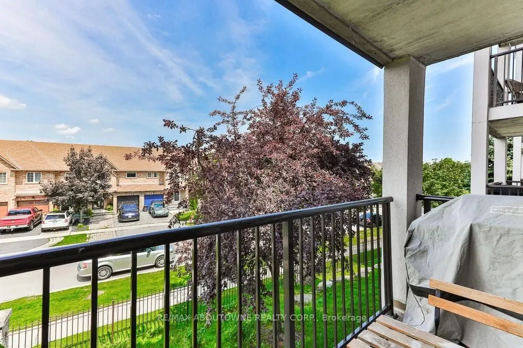 1421 Walkers Line, #207