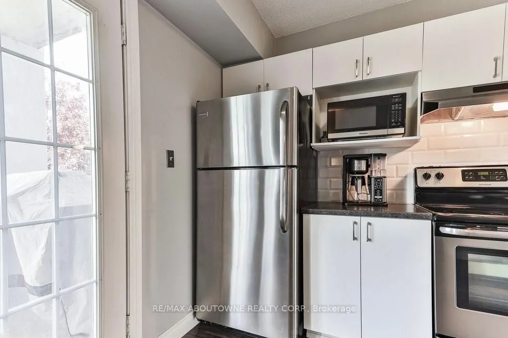 1421 Walkers Line, #207