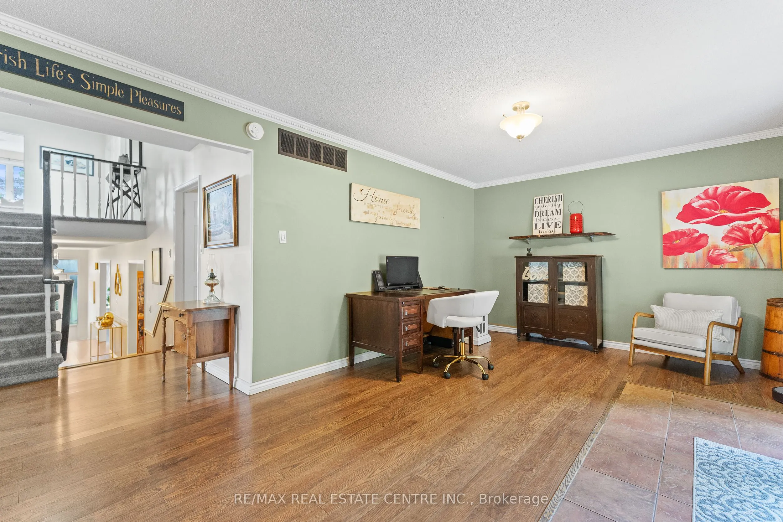 30 Regentview Drive