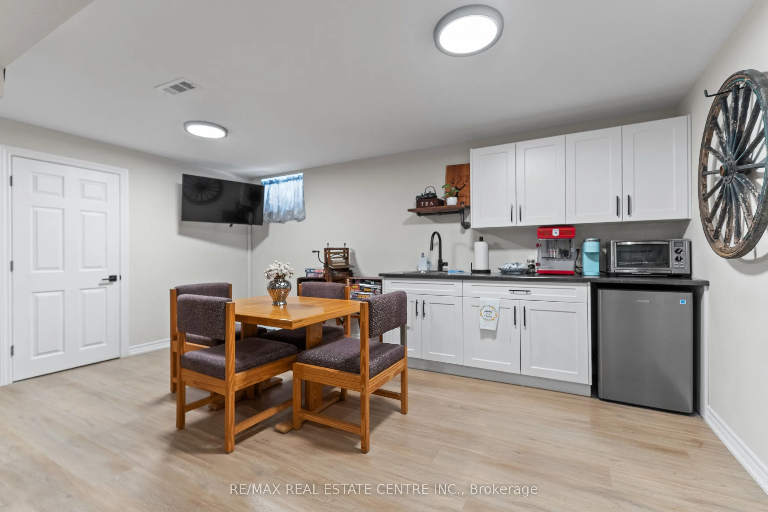 30 Regentview Drive