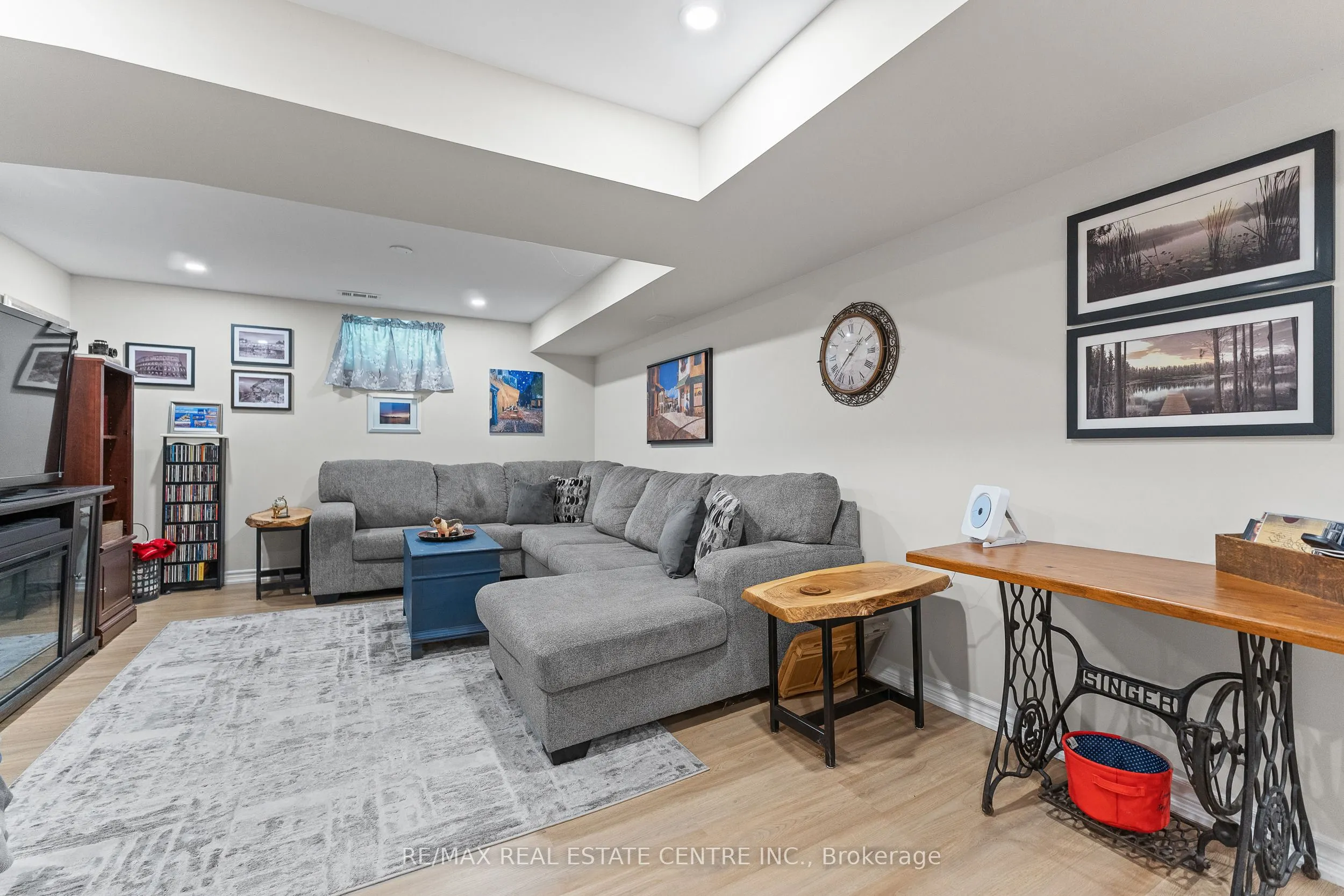 30 Regentview Drive