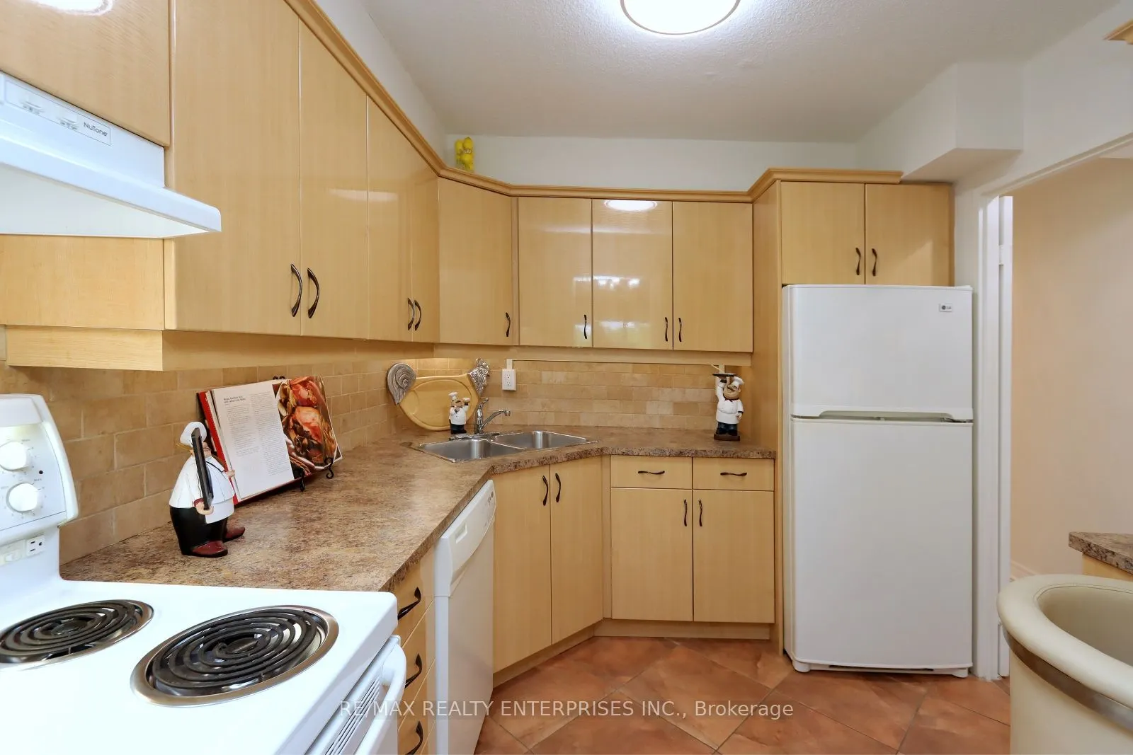 1359 White Oaks Boulevard E, #608