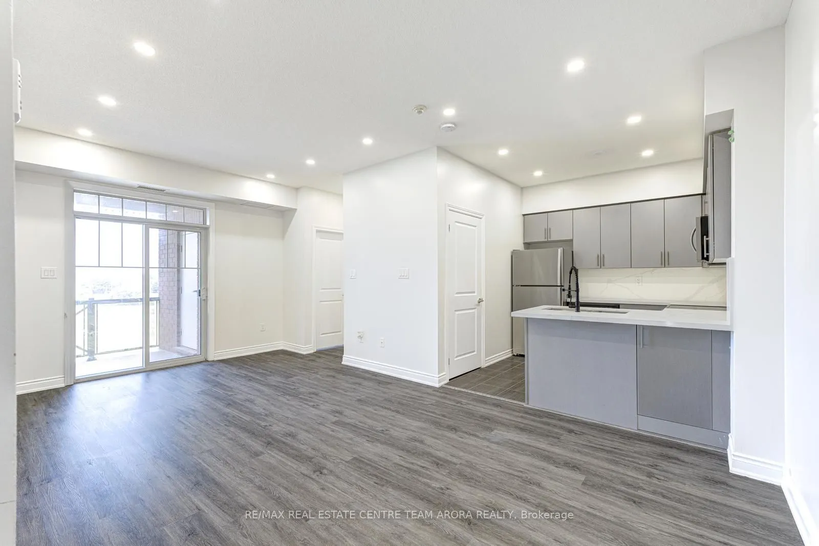 2326 Taunton Road, #303