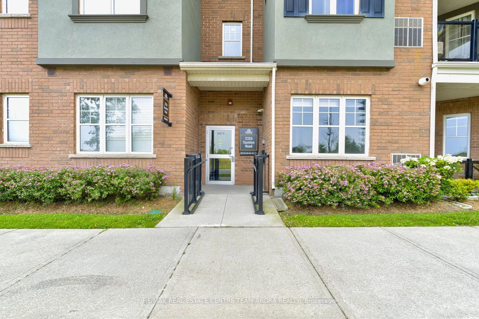 2326 Taunton Road, #303
