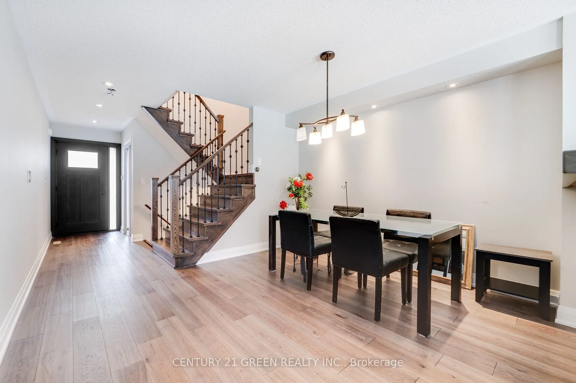668 Porter Way