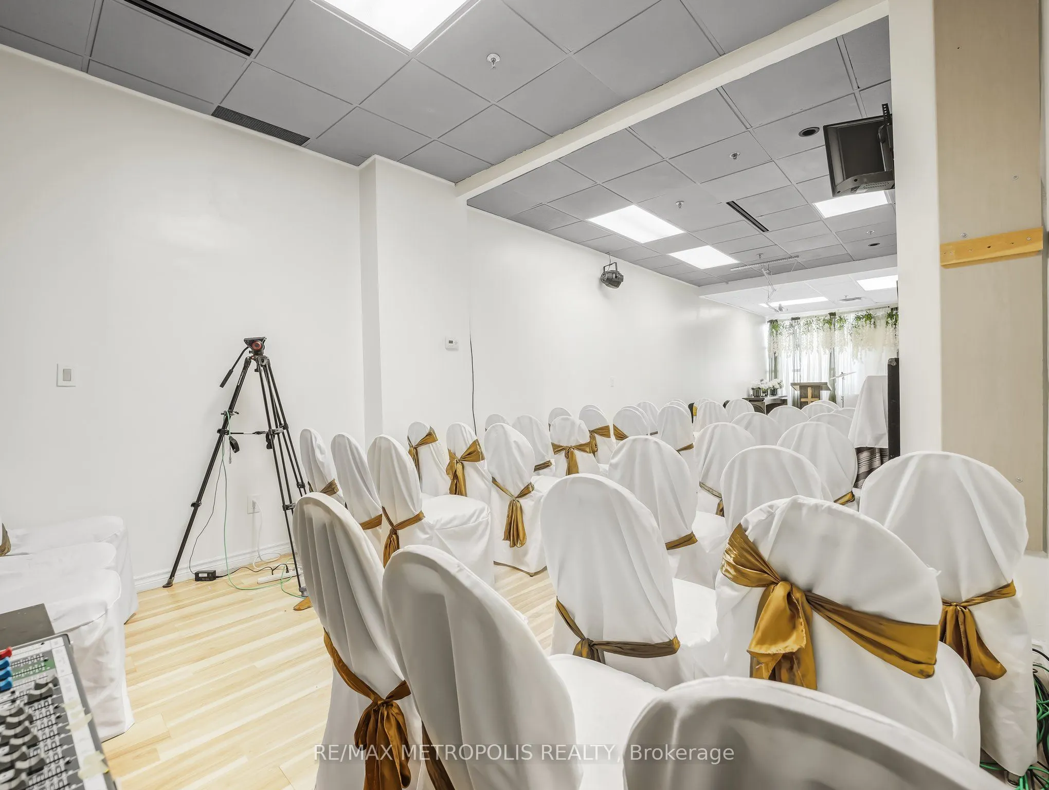 1550 South Gateway Road, #310