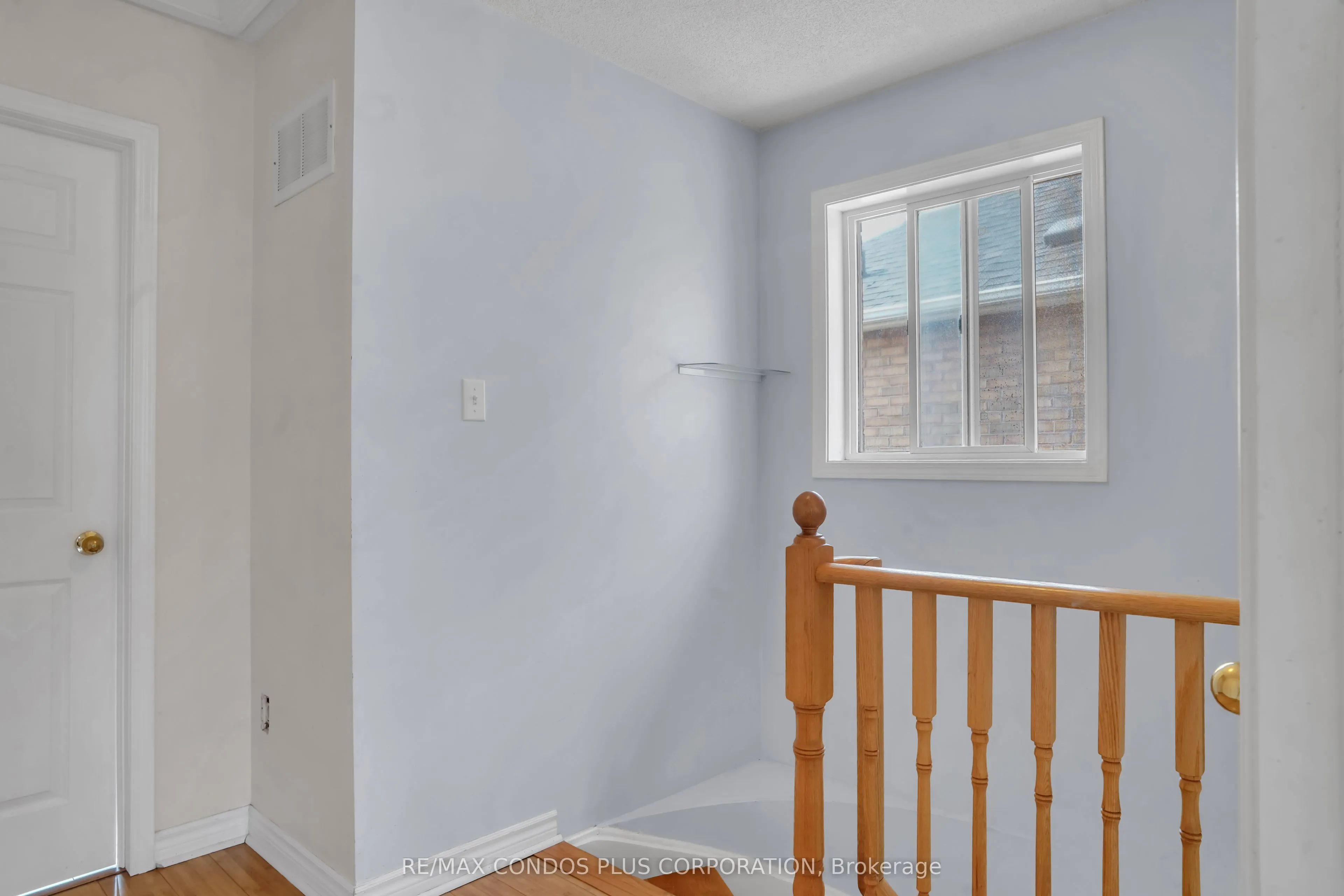 60 Twin Pines Crescent, #UPPER