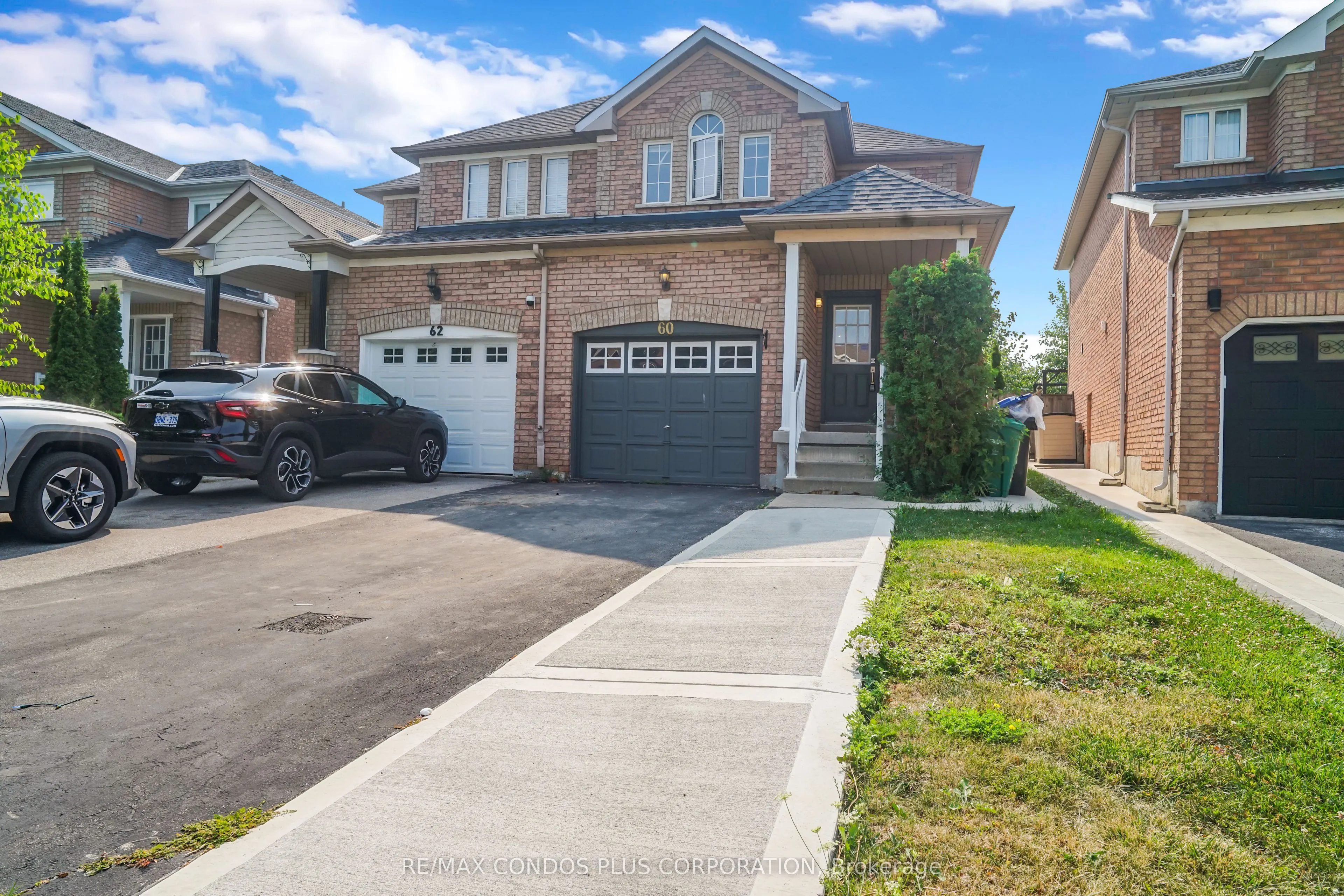 60 Twin Pines Crescent, #UPPER