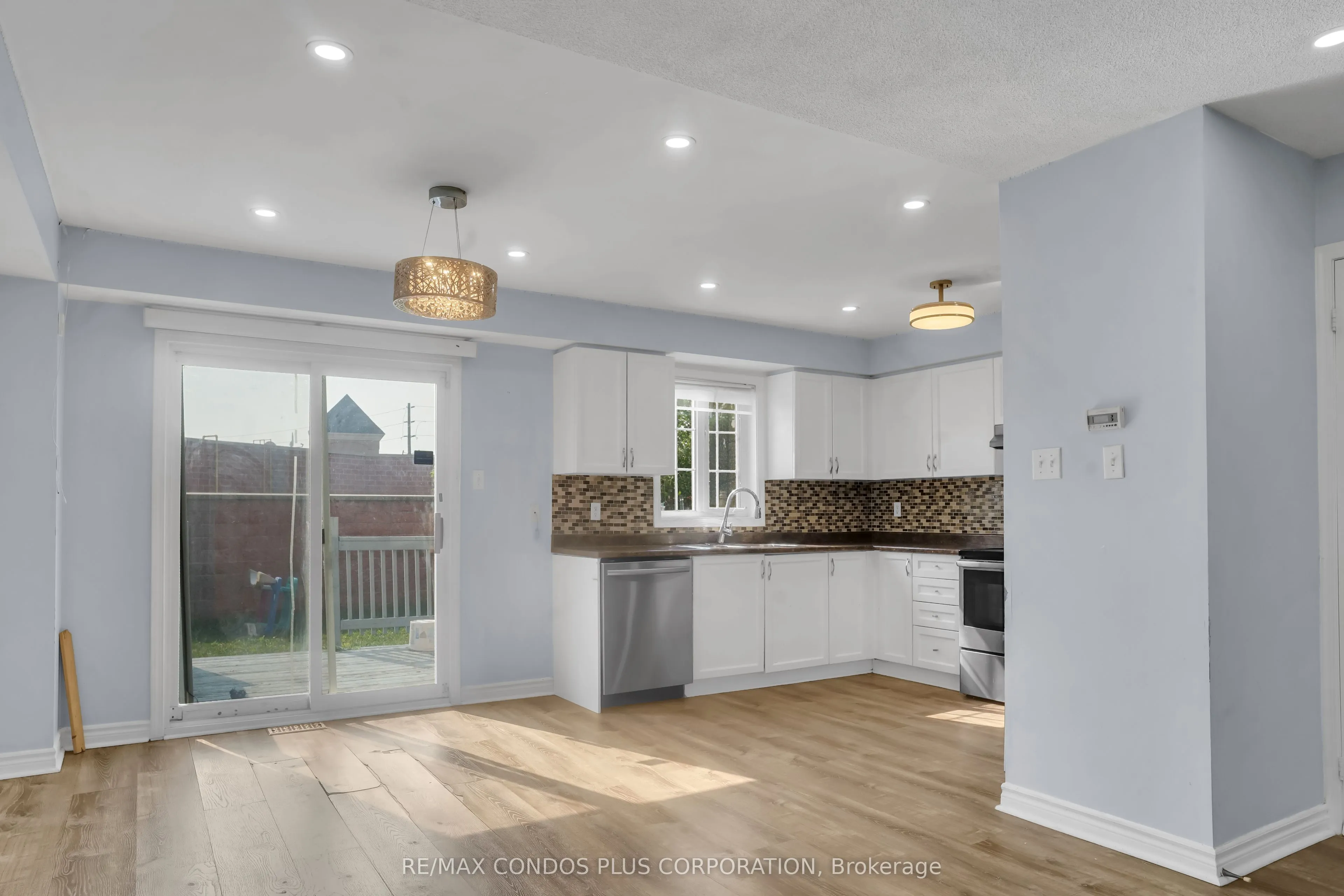 60 Twin Pines Crescent, #UPPER