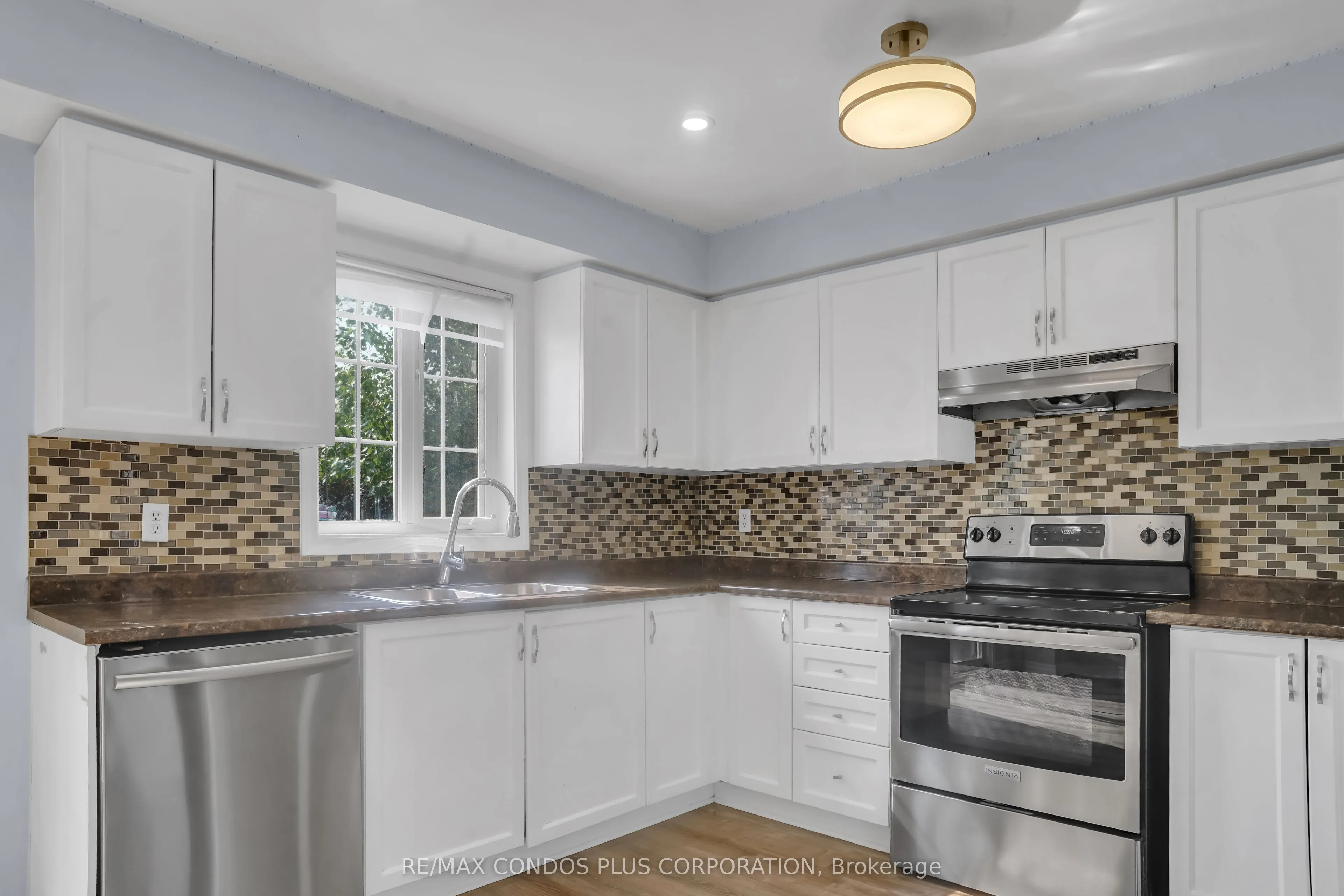 60 Twin Pines Crescent, #UPPER