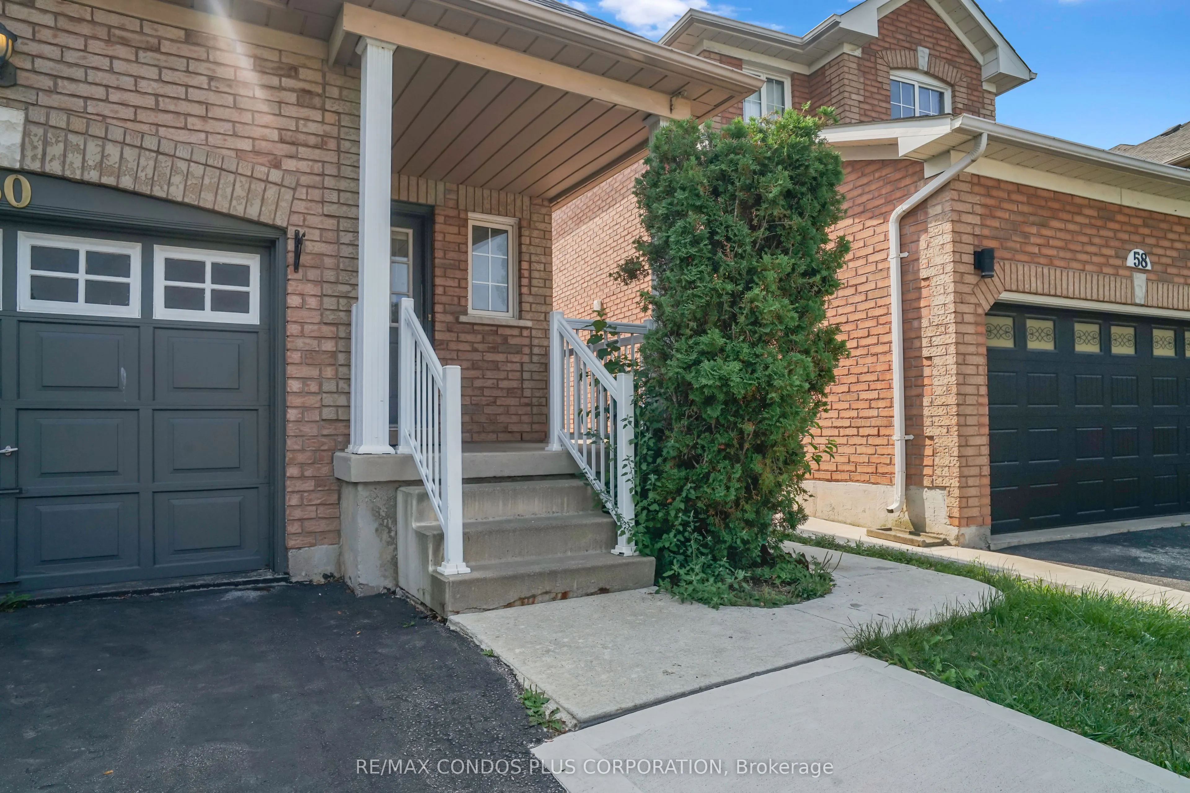60 Twin Pines Crescent, #UPPER