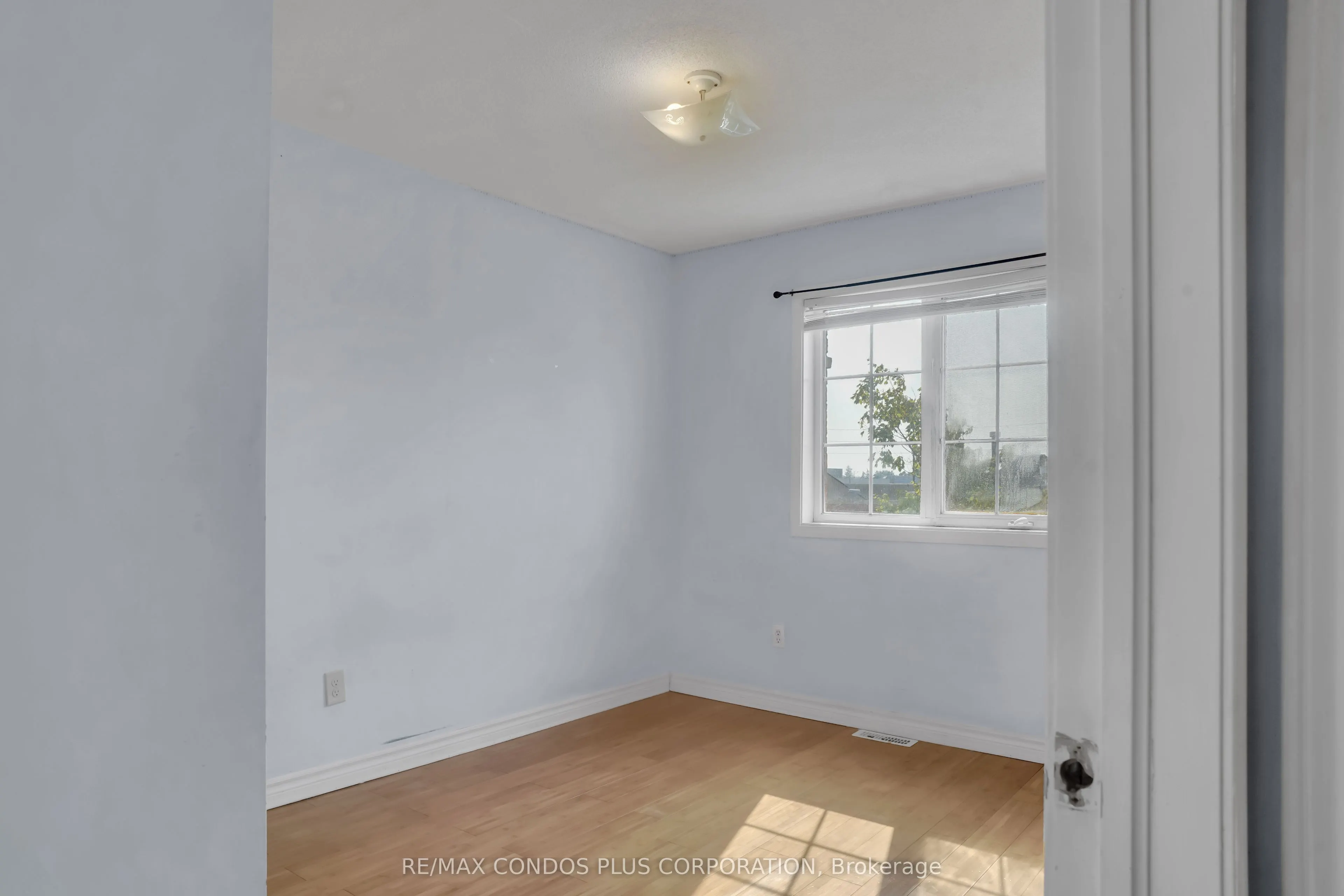 60 Twin Pines Crescent, #UPPER