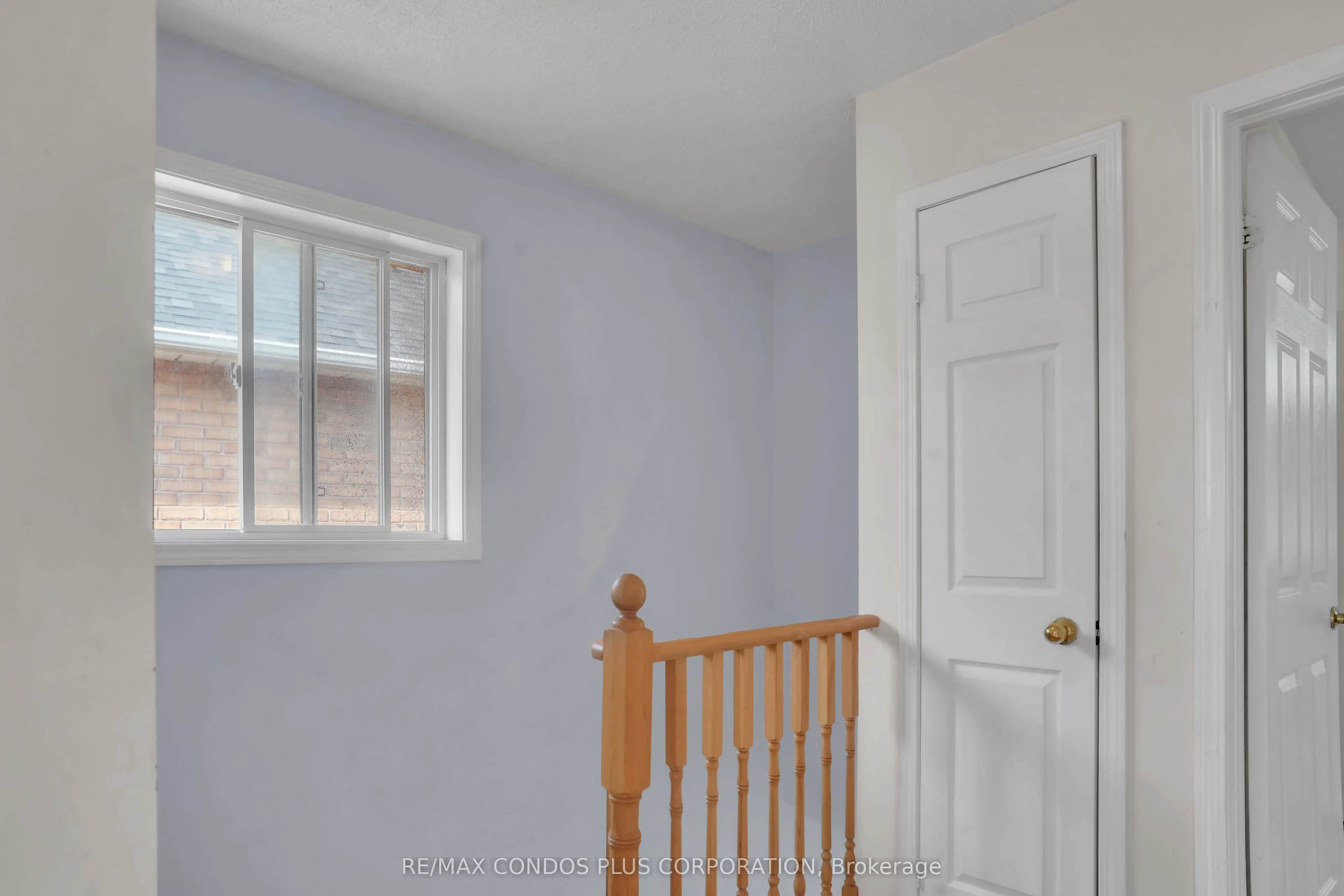 60 Twin Pines Crescent, #UPPER