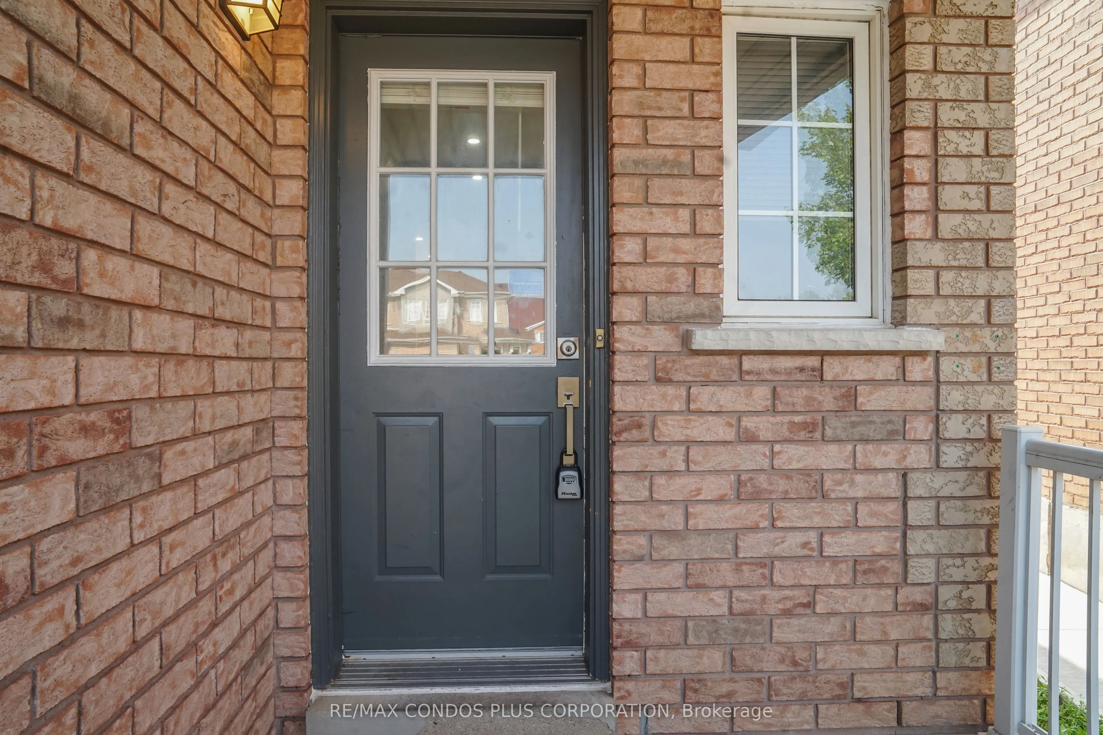 60 Twin Pines Crescent, #UPPER