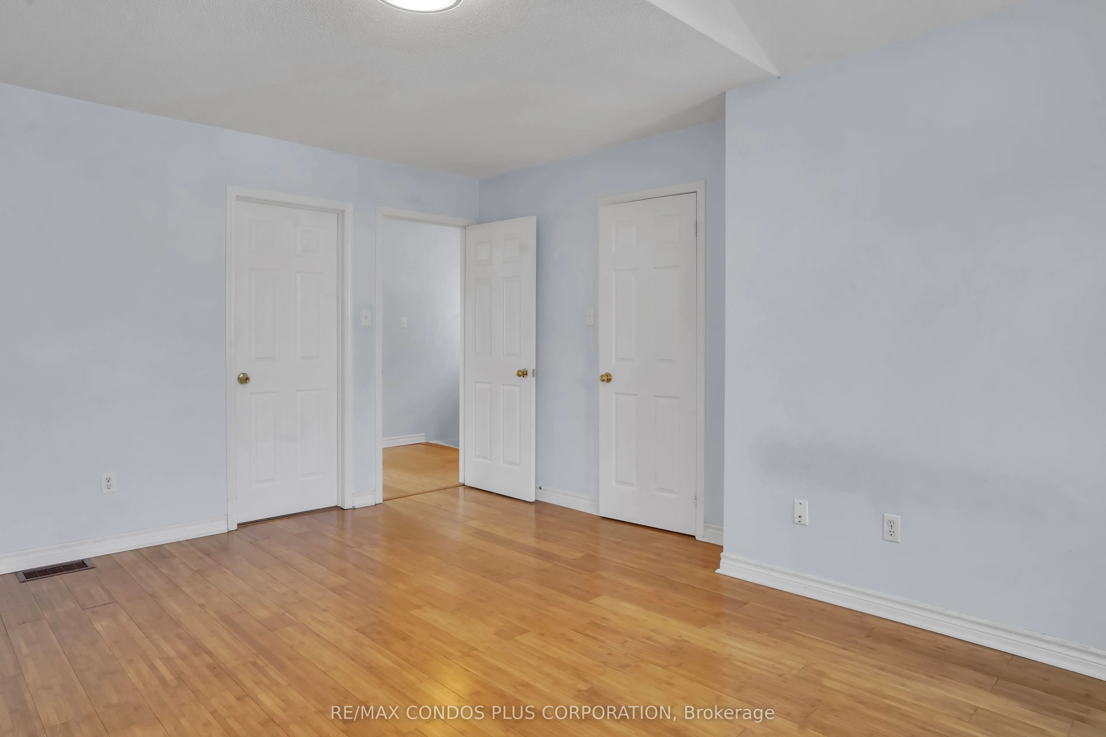 60 Twin Pines Crescent, #UPPER