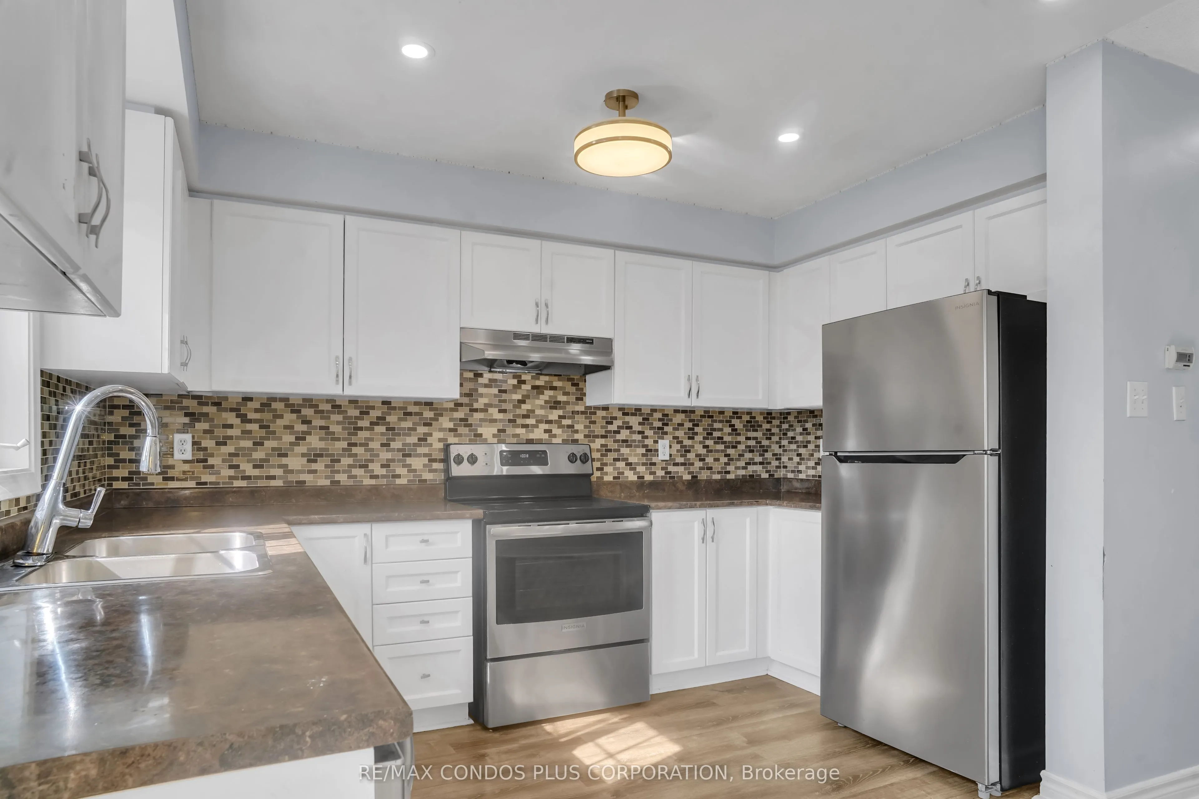 60 Twin Pines Crescent, #UPPER
