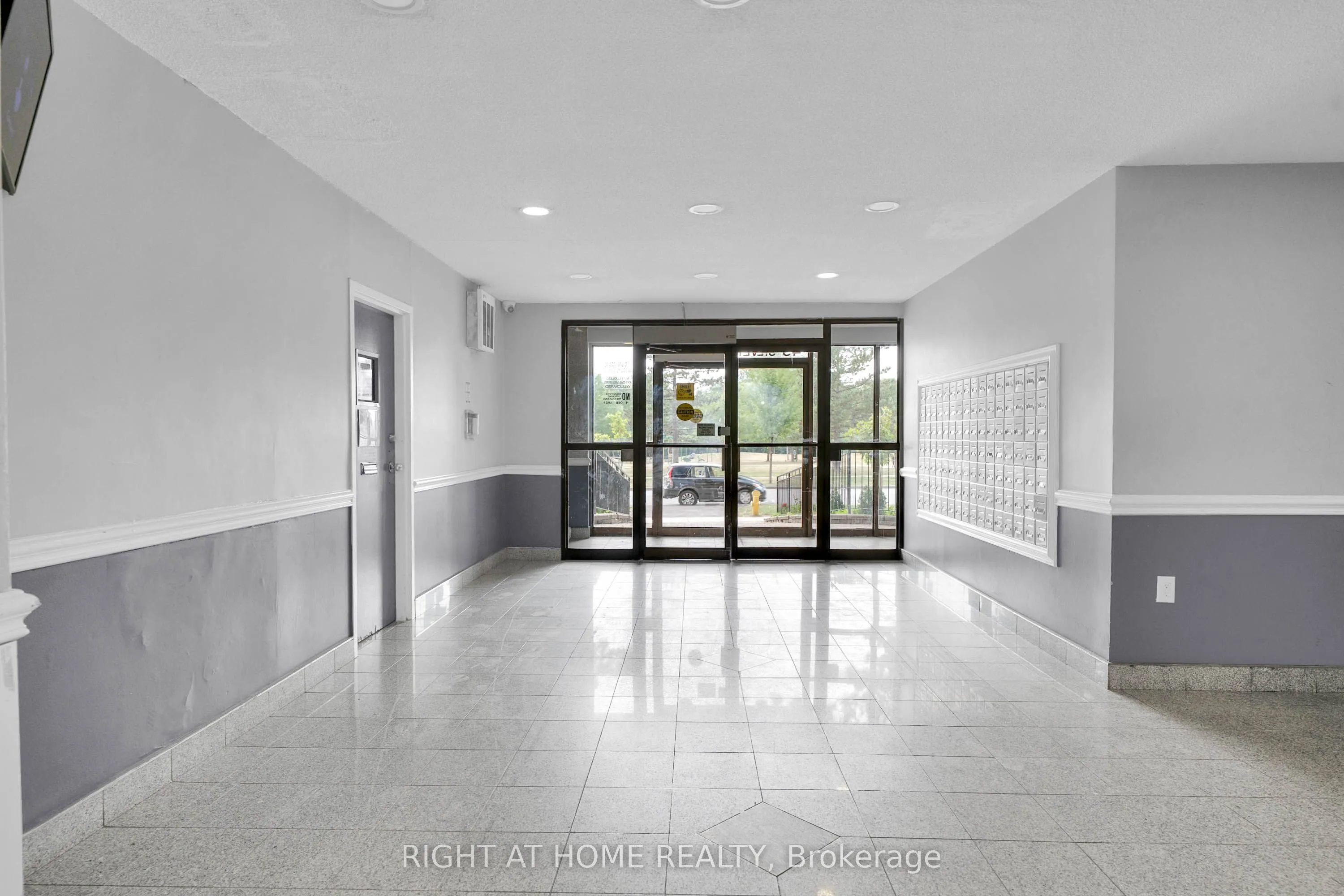 45 Silverstone Drive, #909