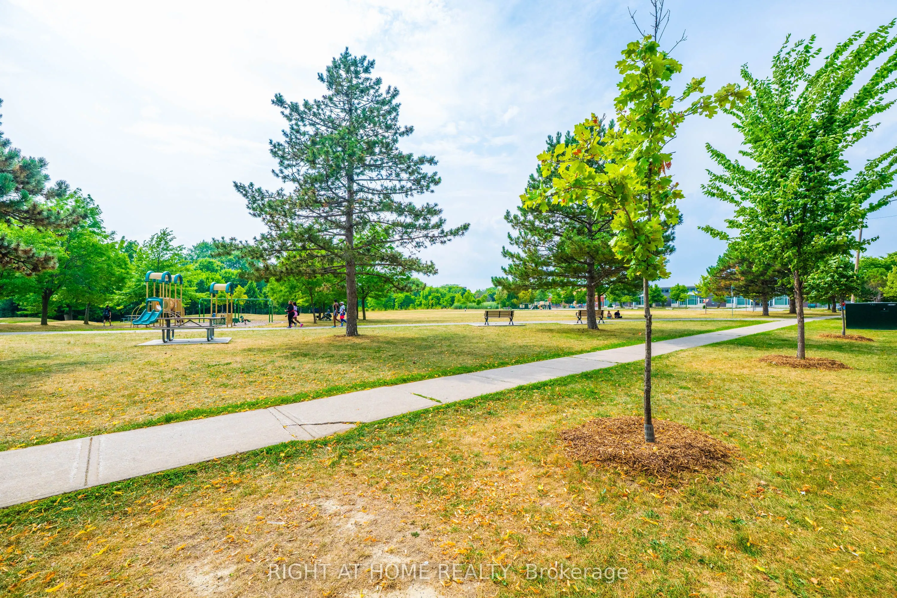 45 Silverstone Drive, #909