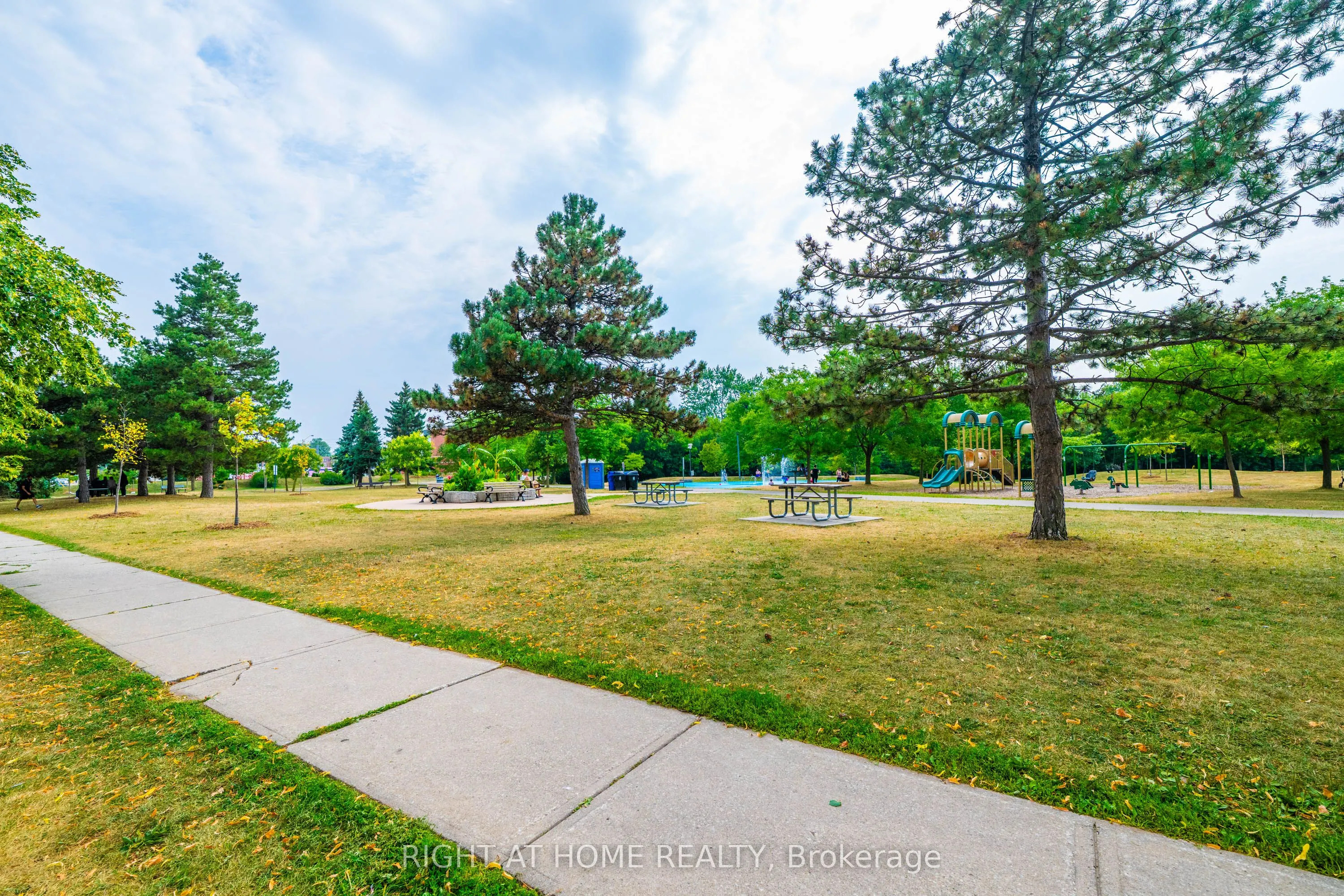 45 Silverstone Drive, #909