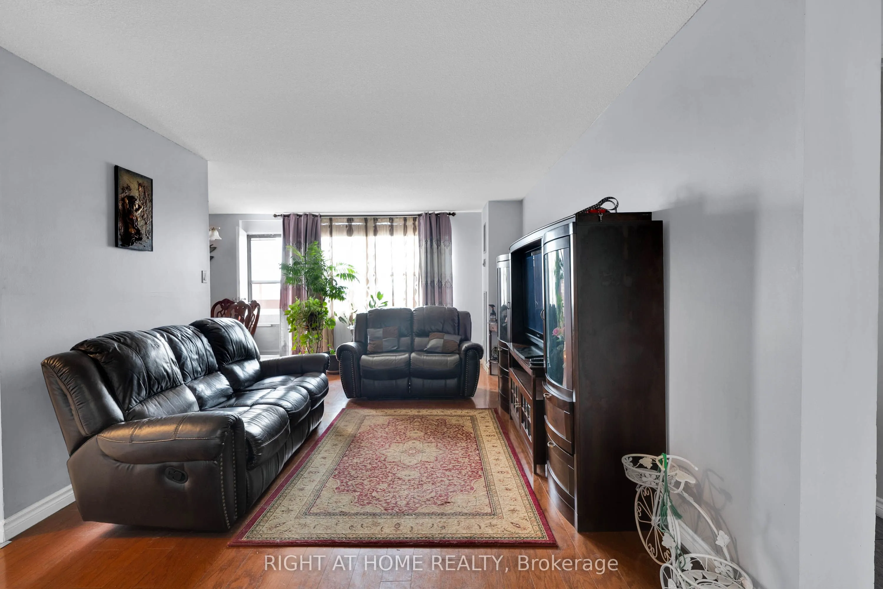 45 Silverstone Drive, #909
