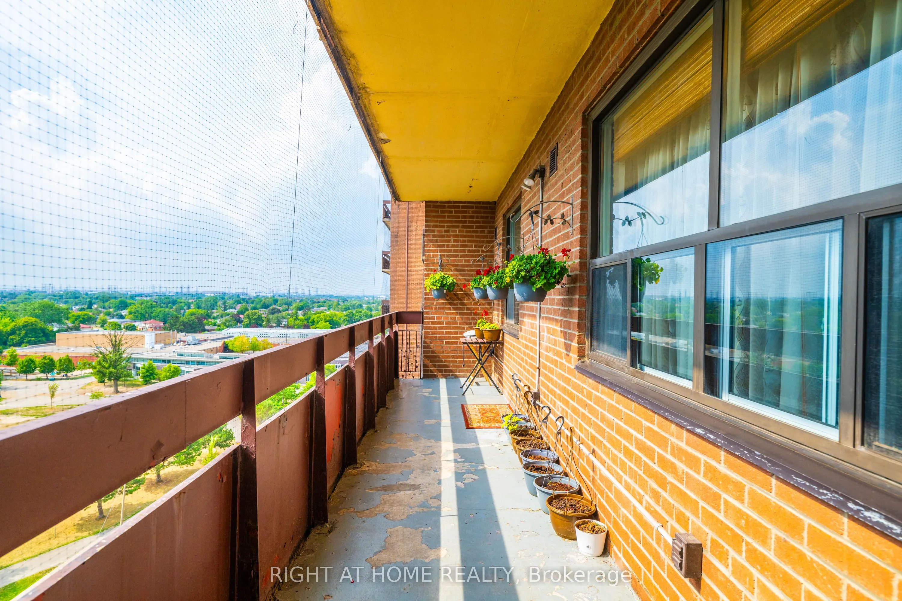 45 Silverstone Drive, #909