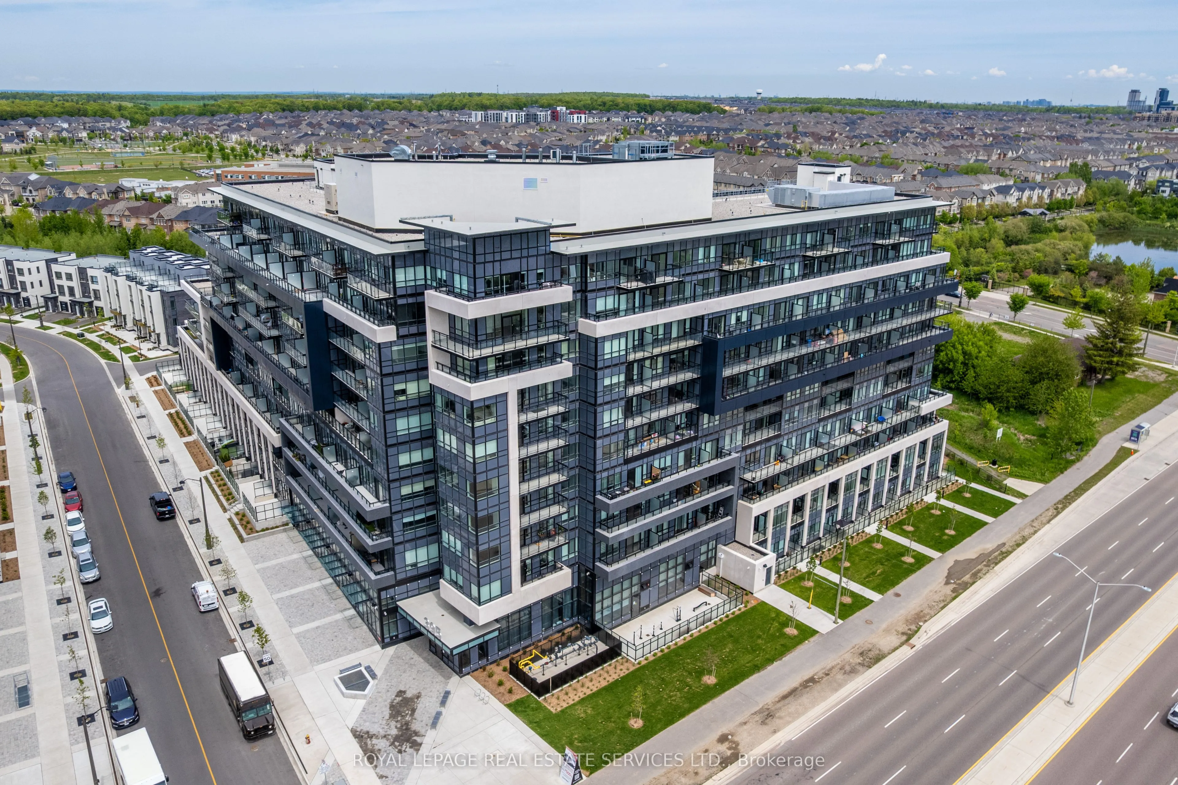 395 Dundas Street, #206